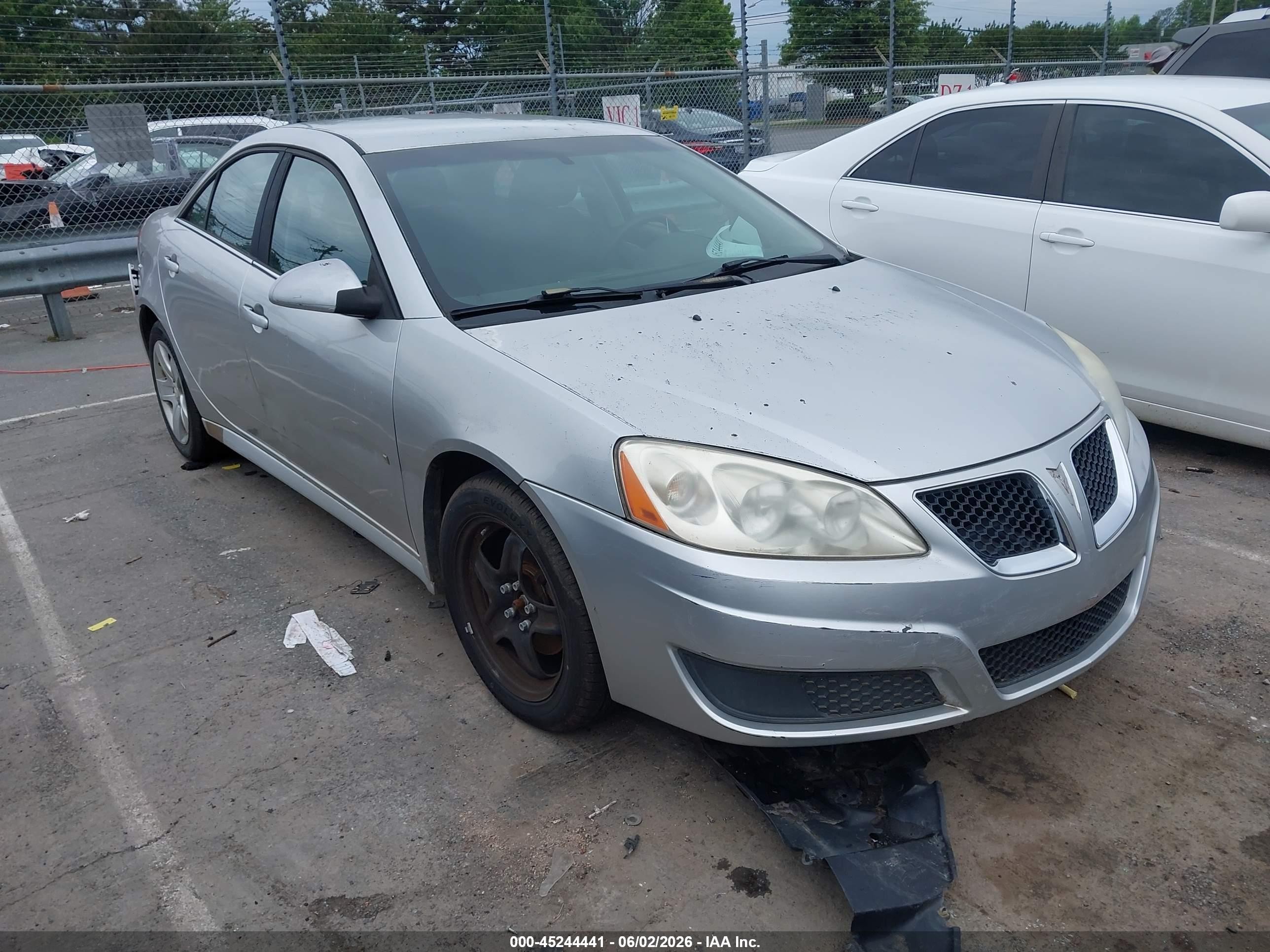 2010 Pontiac G6 1SA, VIN 1G2ZA5E0XA4107064 — Rear end