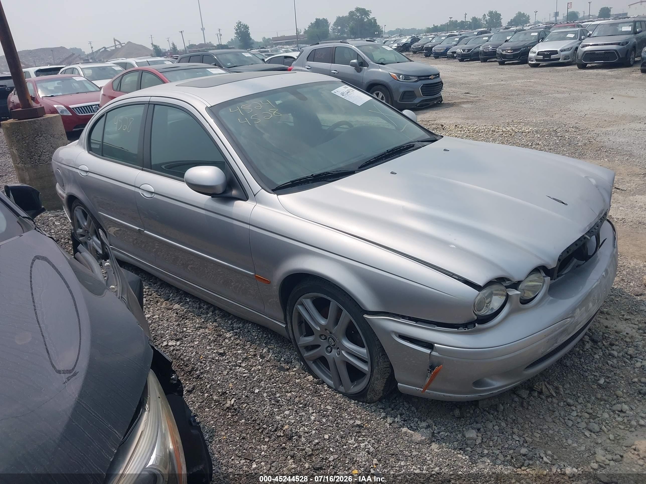 2005 Jaguar X-Type 3.0L, VIN SAJWA51C55WE38566 — Front end