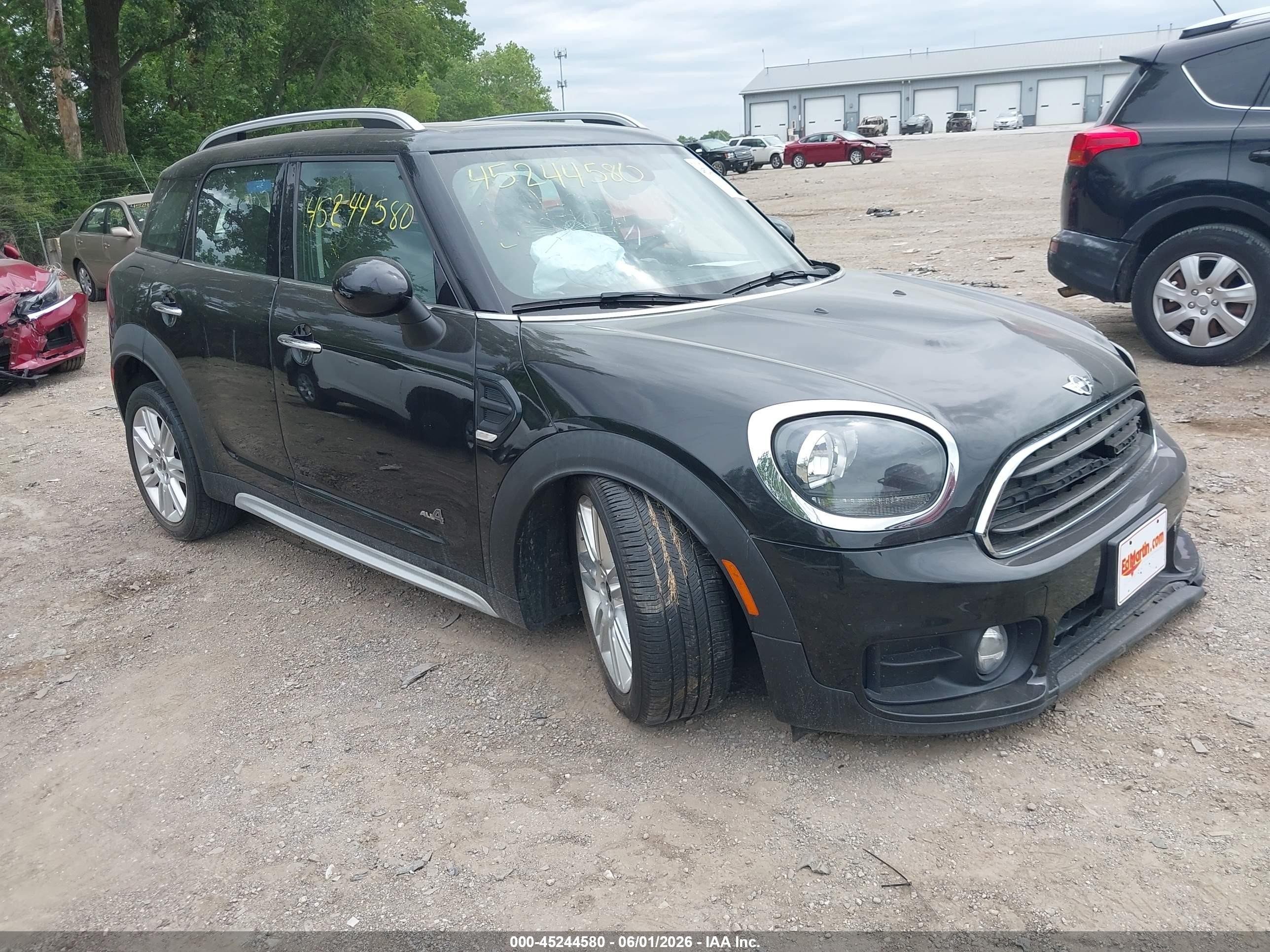 2017 MINI Countryman Cooper, VIN WMZYV5C38H3E02207 — Front end