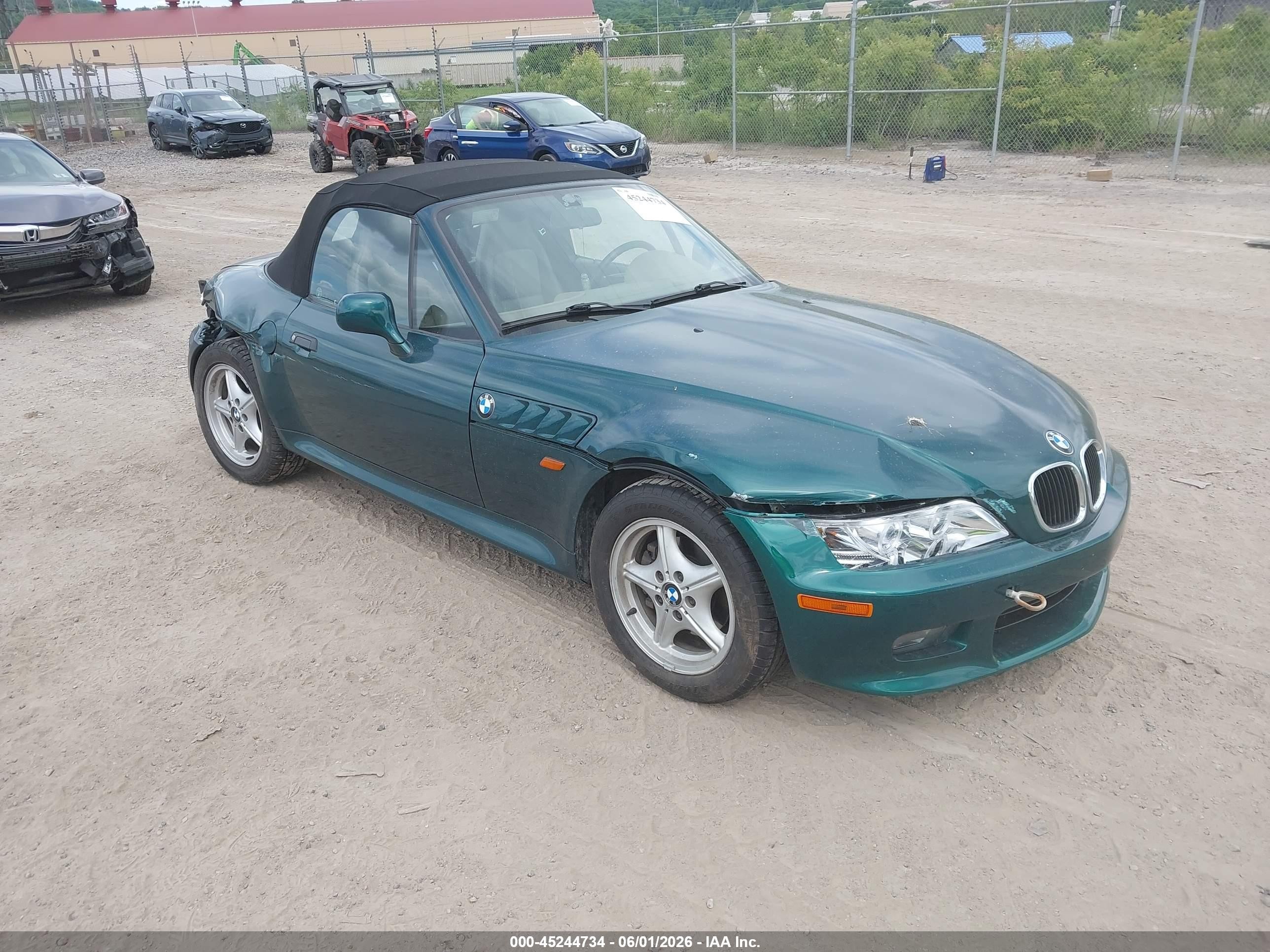 1999 BMW Z3 2.5, VIN 4USCH9331XLF80400 — Side
