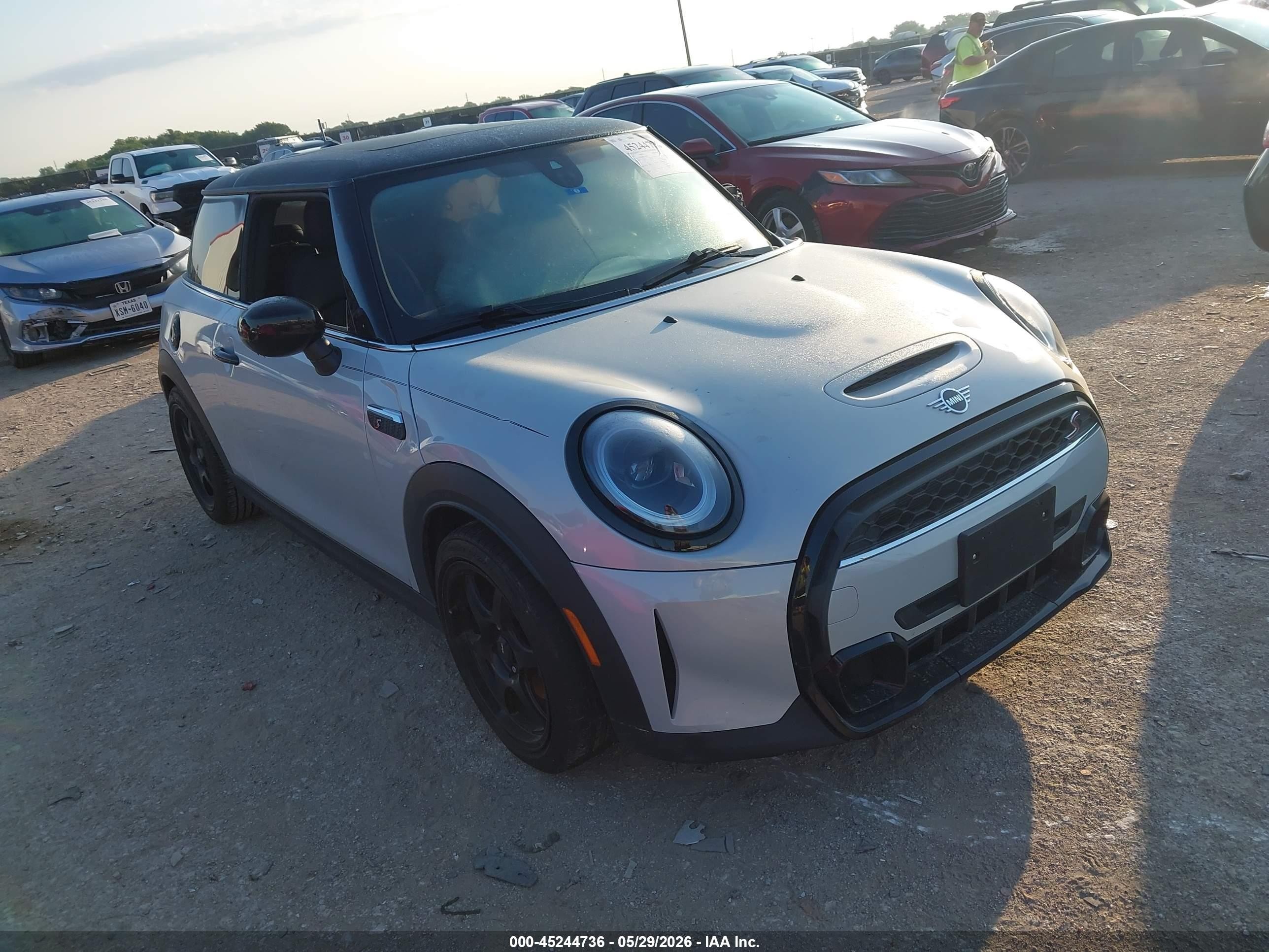 2022 MINI Hardtop Cooper S, VIN WMW53DH08N2S26272 — Side