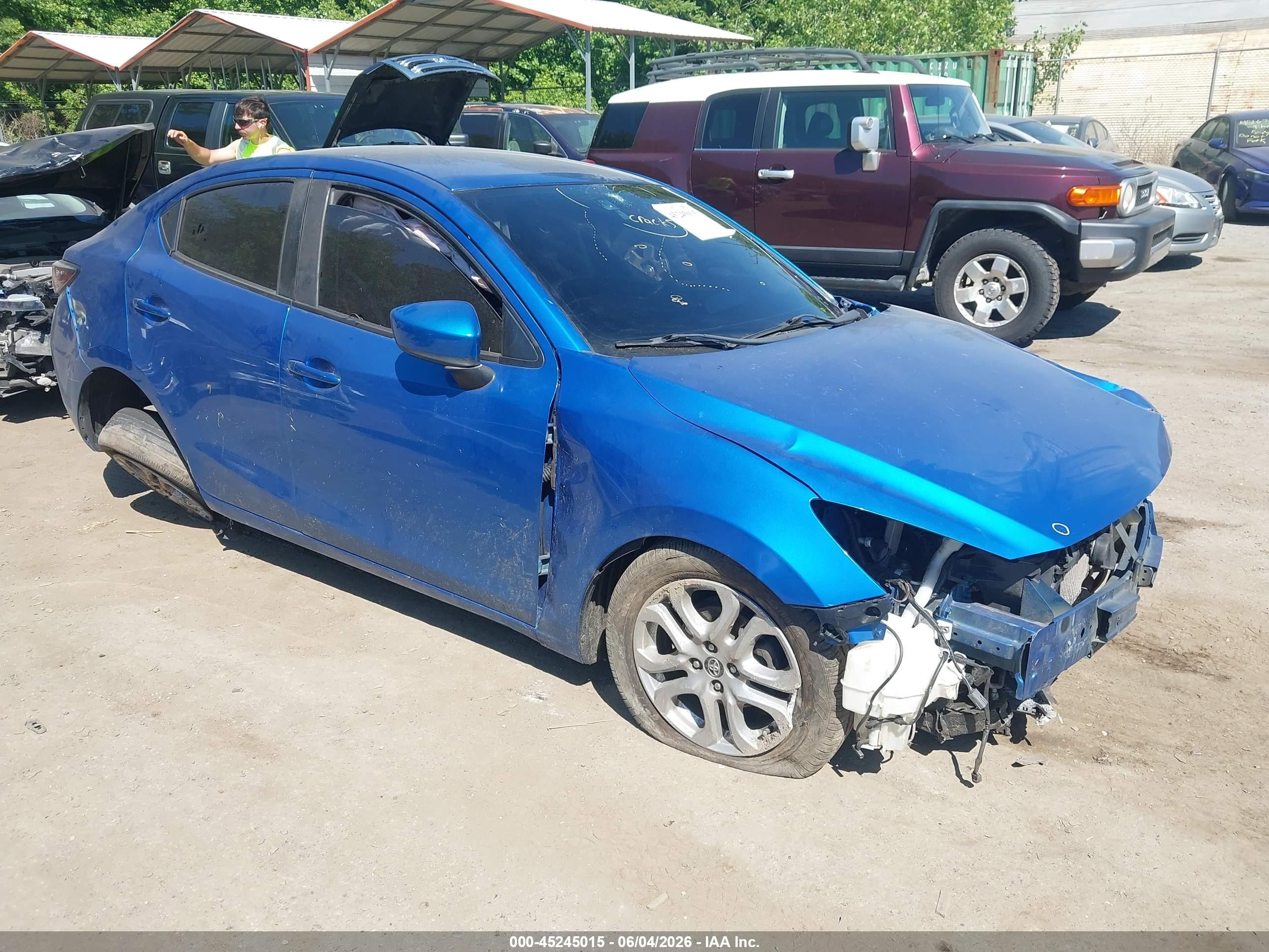 2017 Toyota Yaris, VIN 3MYDLBYV7HY182206 — Опрокидывание