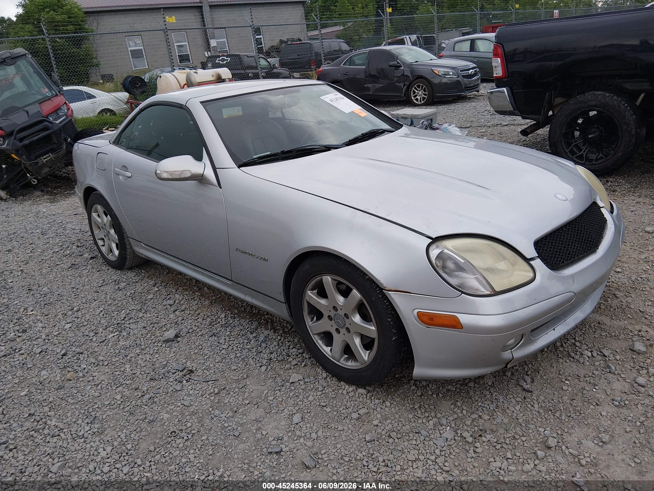 2003 Mercedes-Benz SLK 230 Kompressor, VIN WDBKK49F93F274542 — Side