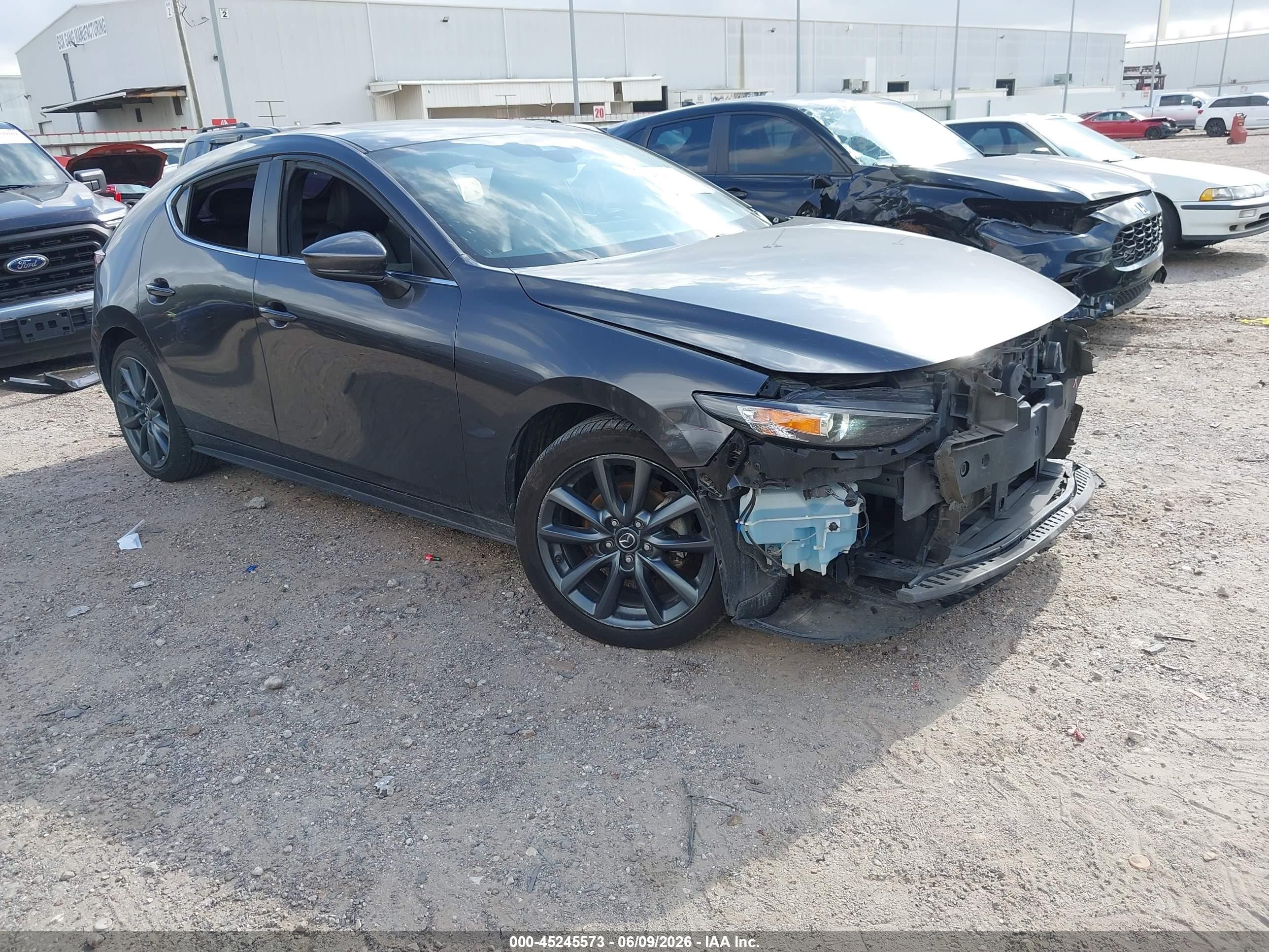 2022 Mazda 3 Preferred, VIN JM1BPALL6N1504330 — Front end