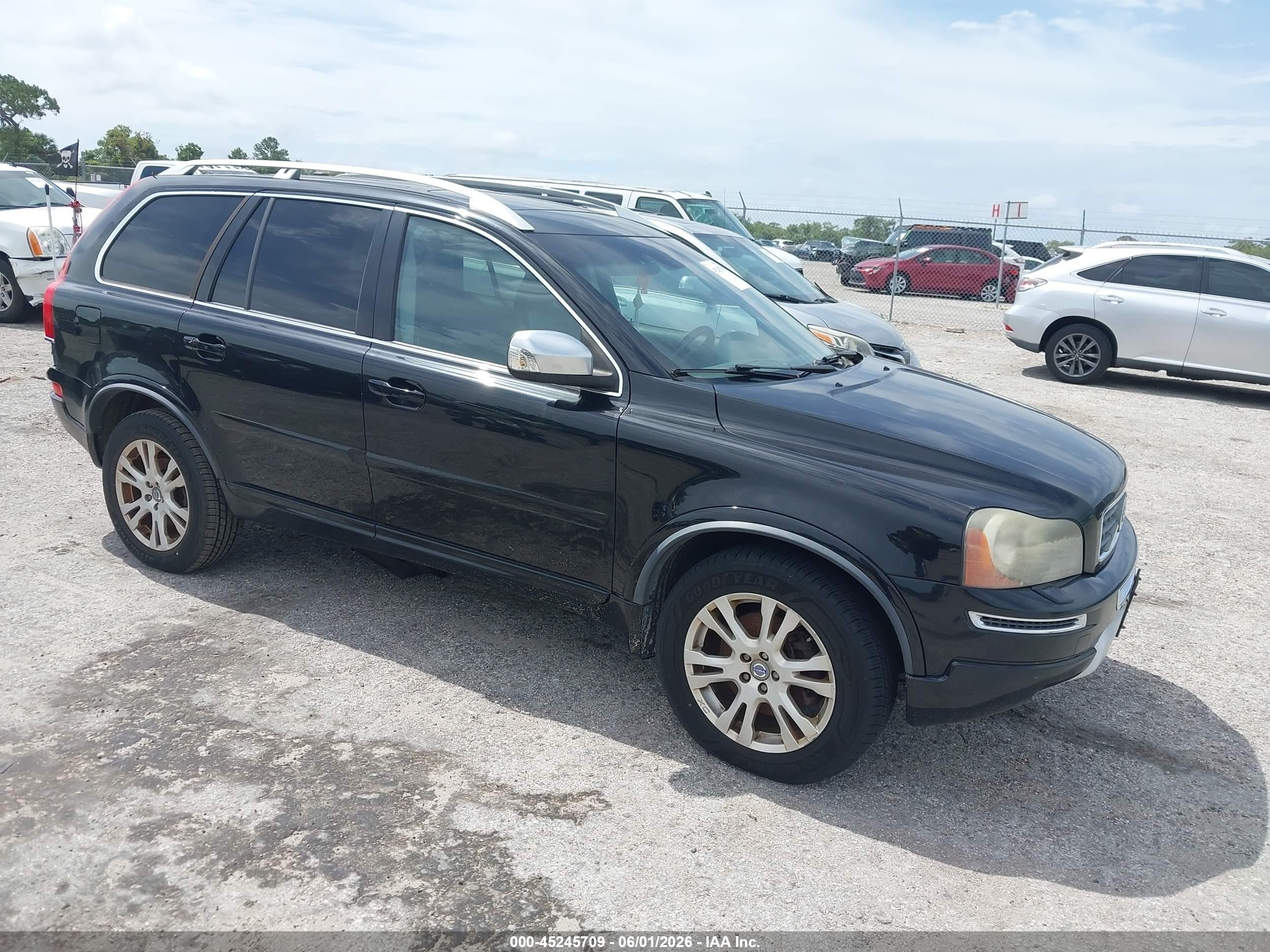2013 Volvo XC90 Premier Plus, VIN YV4952CZ7D1658295 — Rear end