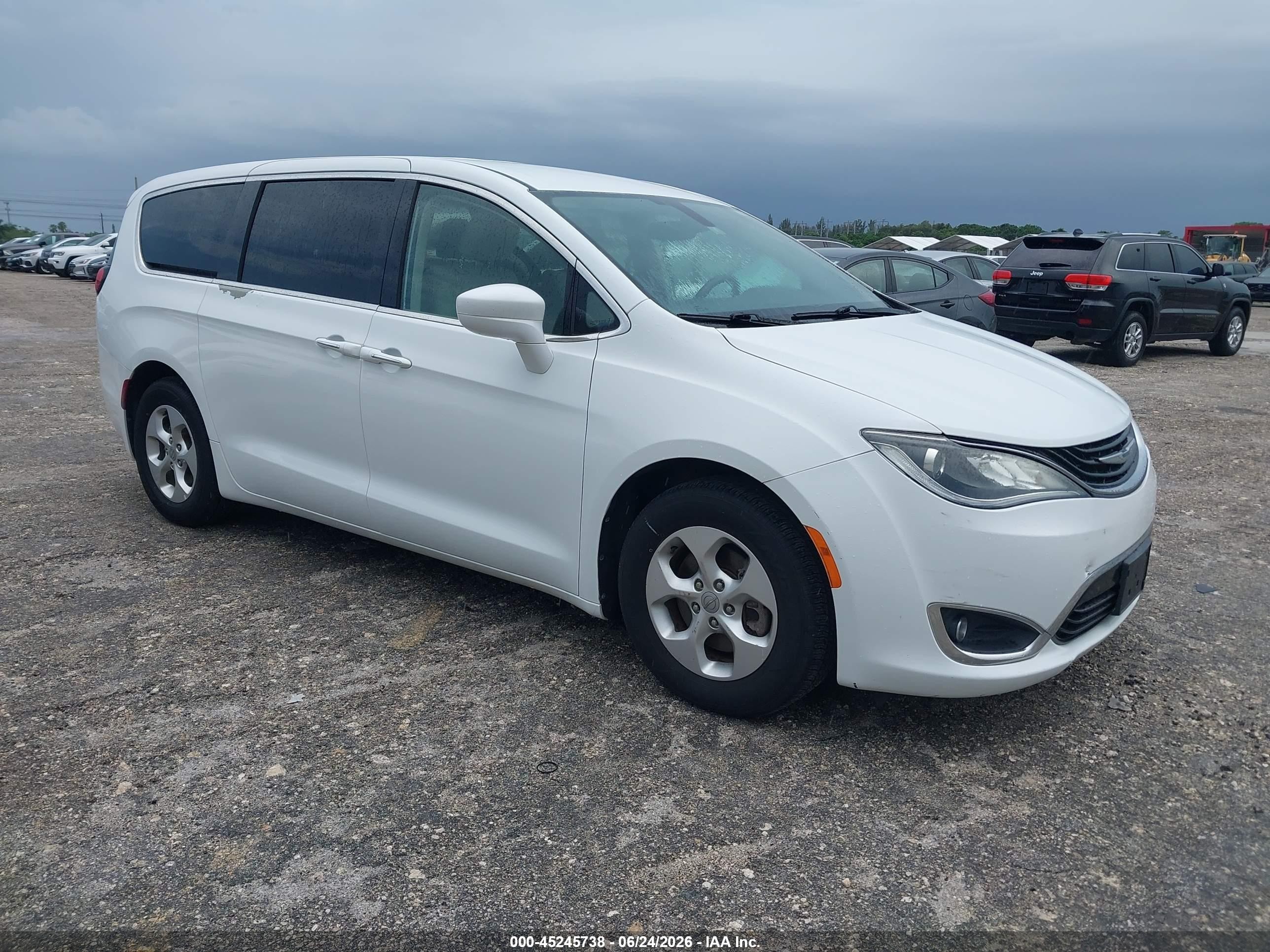2018 Chrysler Pacifica Hybrid Touring Plus, VIN 2C4RC1H78JR338467 — Обычный износ