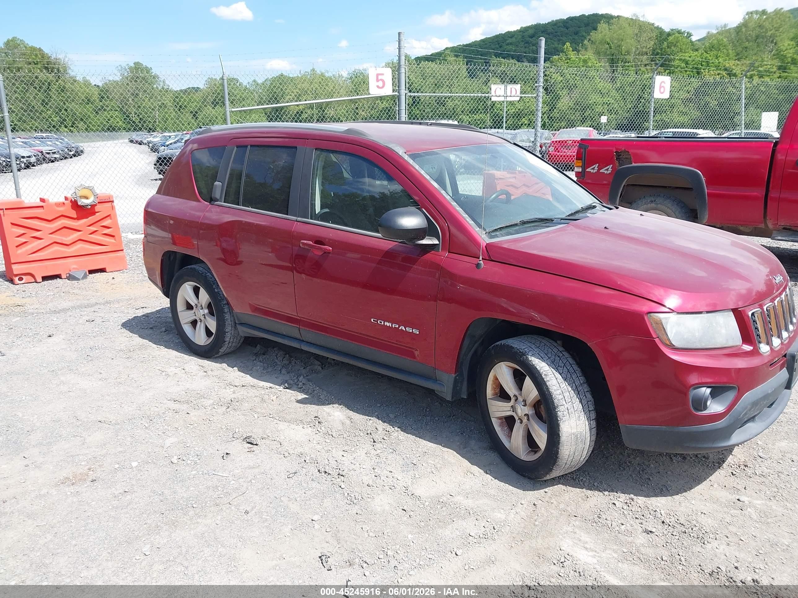 2015 Jeep Compass Sport, VIN 1C4NJDBBXFD424778 — Side
