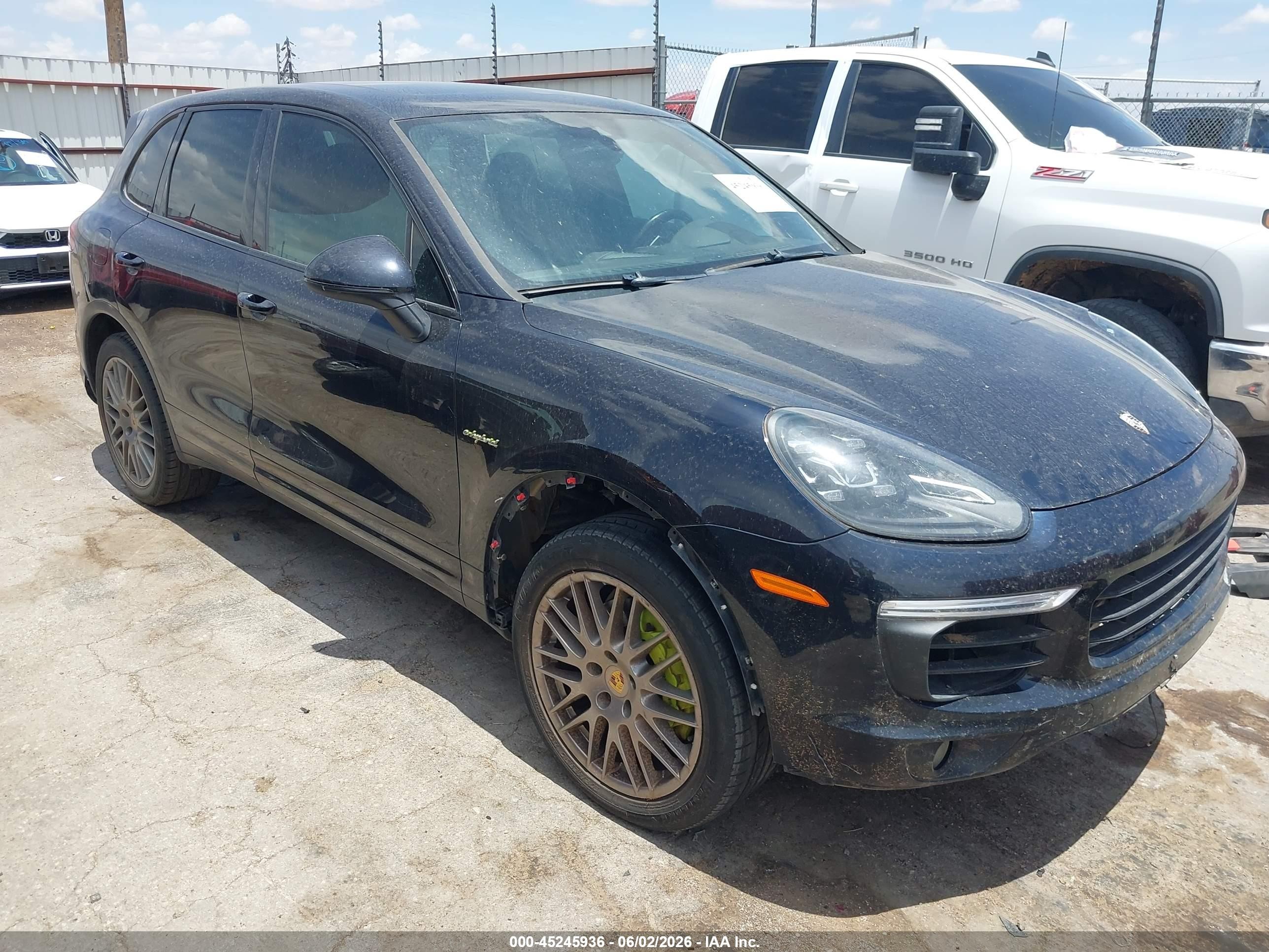 2016 Porsche Cayenne S E-Hybrid, VIN WP1AE2A27GLA64142 — Front end