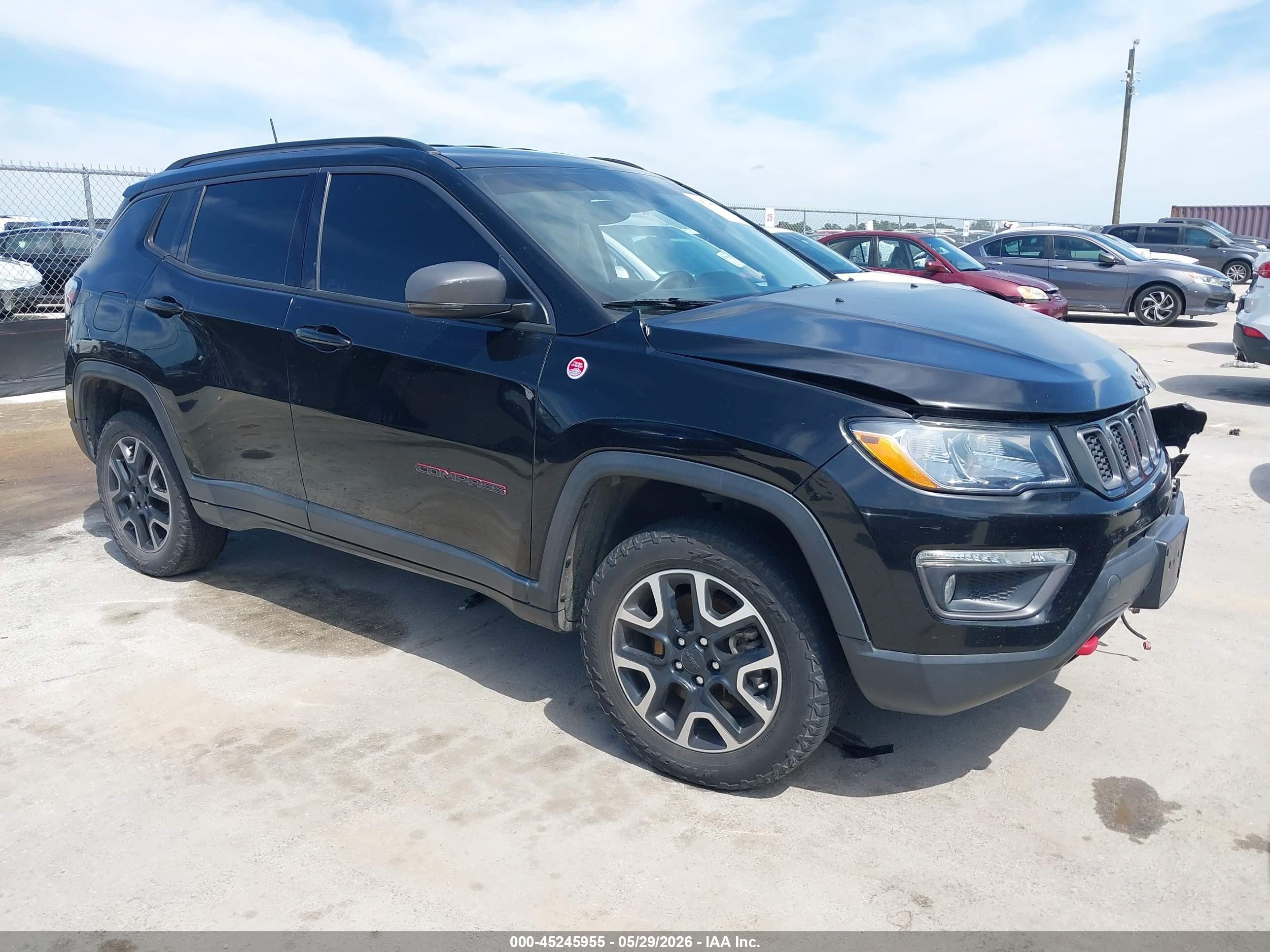 2019 Jeep Compass Trailhawk, VIN 3C4NJDDB2KT748115 — Перед