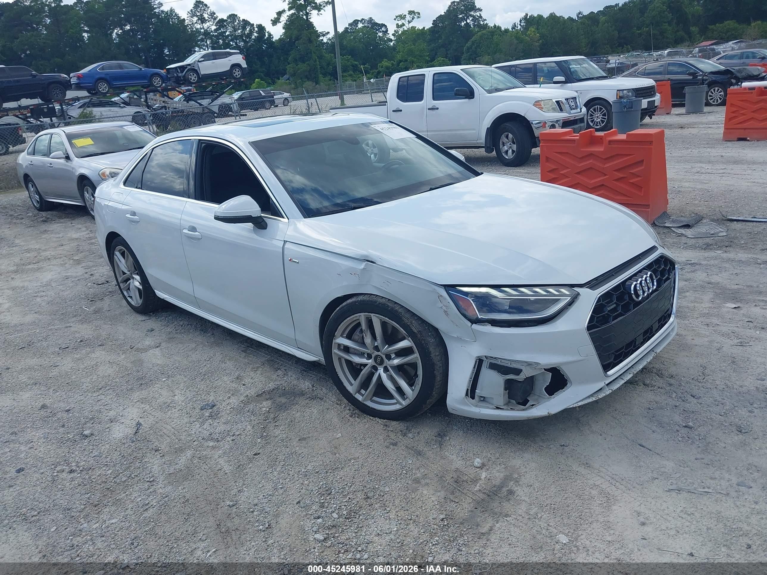 2022 Audi A4 S line Premium Plus, VIN WAUEAAF40NN008576 — Перед