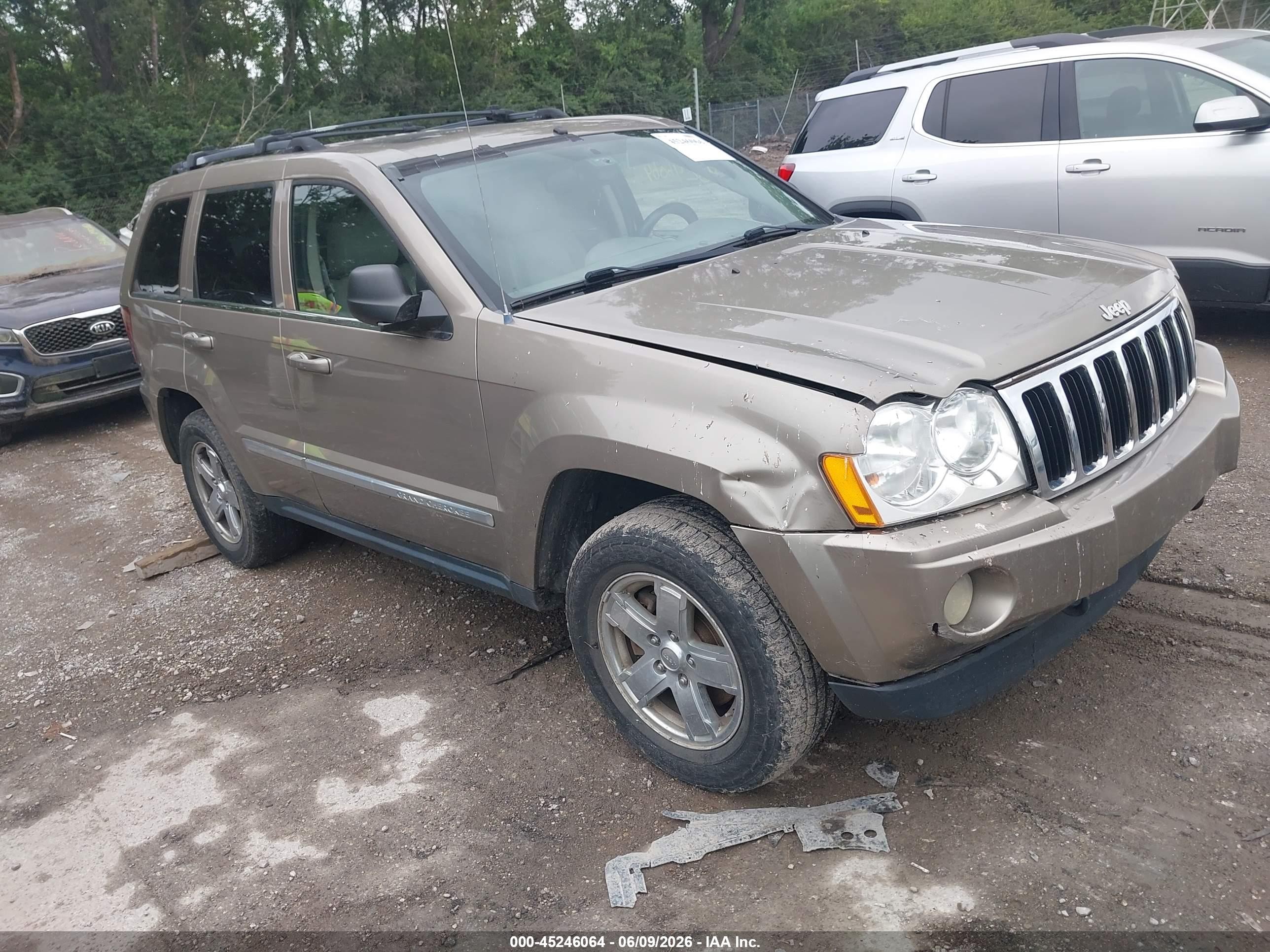 2005 Jeep Grand Cherokee Limited, VIN 1J8HR58215C732227 — Normal wear