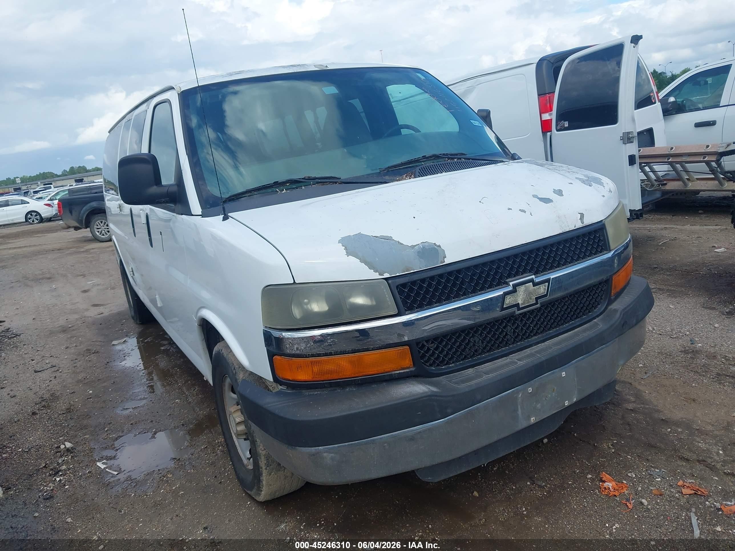 2012 Chevrolet Express Passenger 1LT, VIN 1GAZG1FG7C1154225 — Normal wear