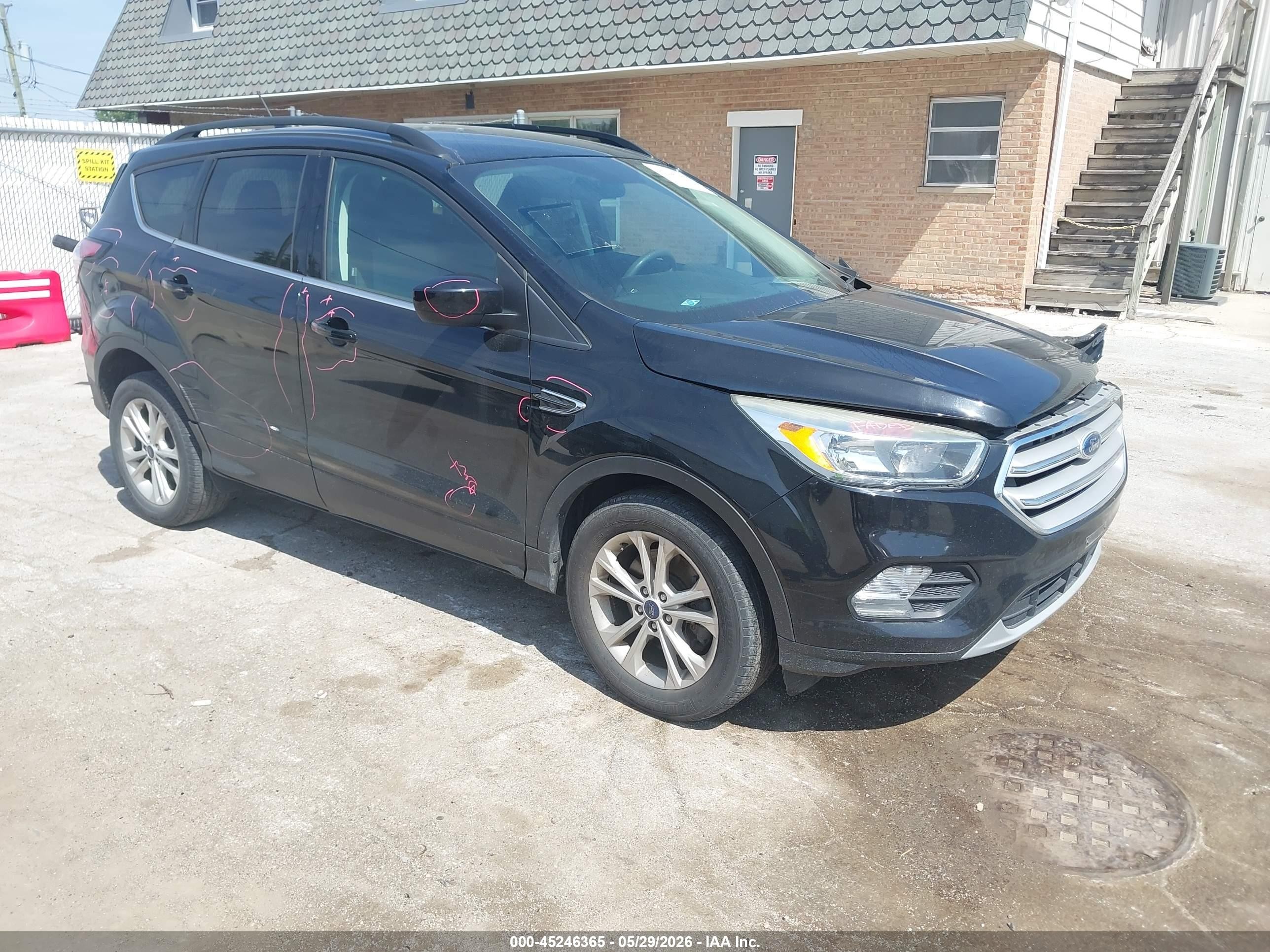 2018 Ford Escape SE, VIN 1FMCU9GD1JUA83586 — Front end