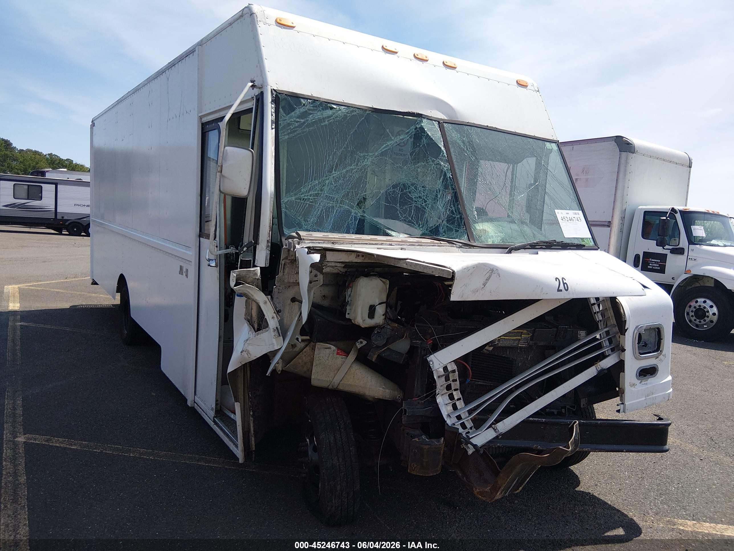 2006 Ford E-350, VIN 1FCJE39LX6HB04249 — Front end