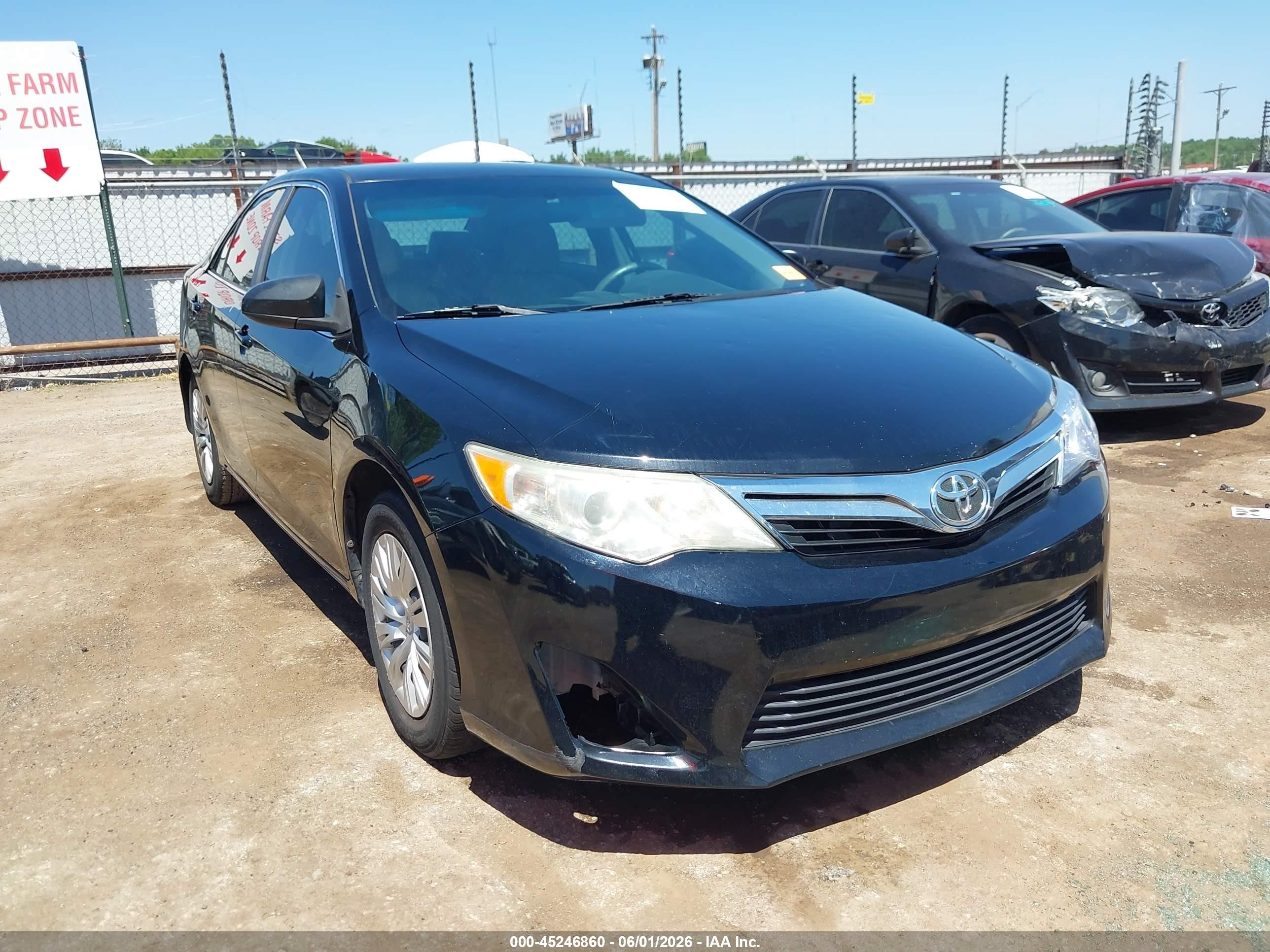 2014 Toyota Camry LE, VIN 4T4BF1FK7ER426615 — Град
