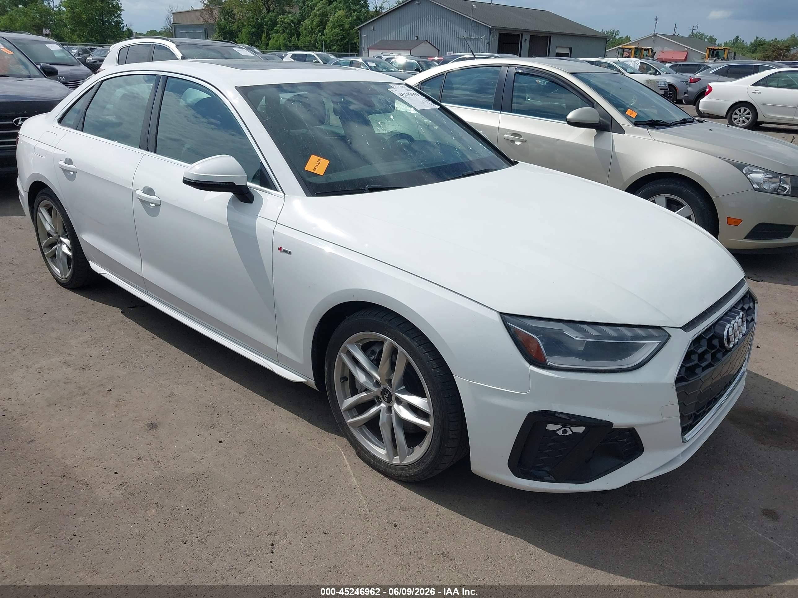 2022 Audi A4 S line Premium Plus, VIN WAUEAAF44NN014543 — Град
