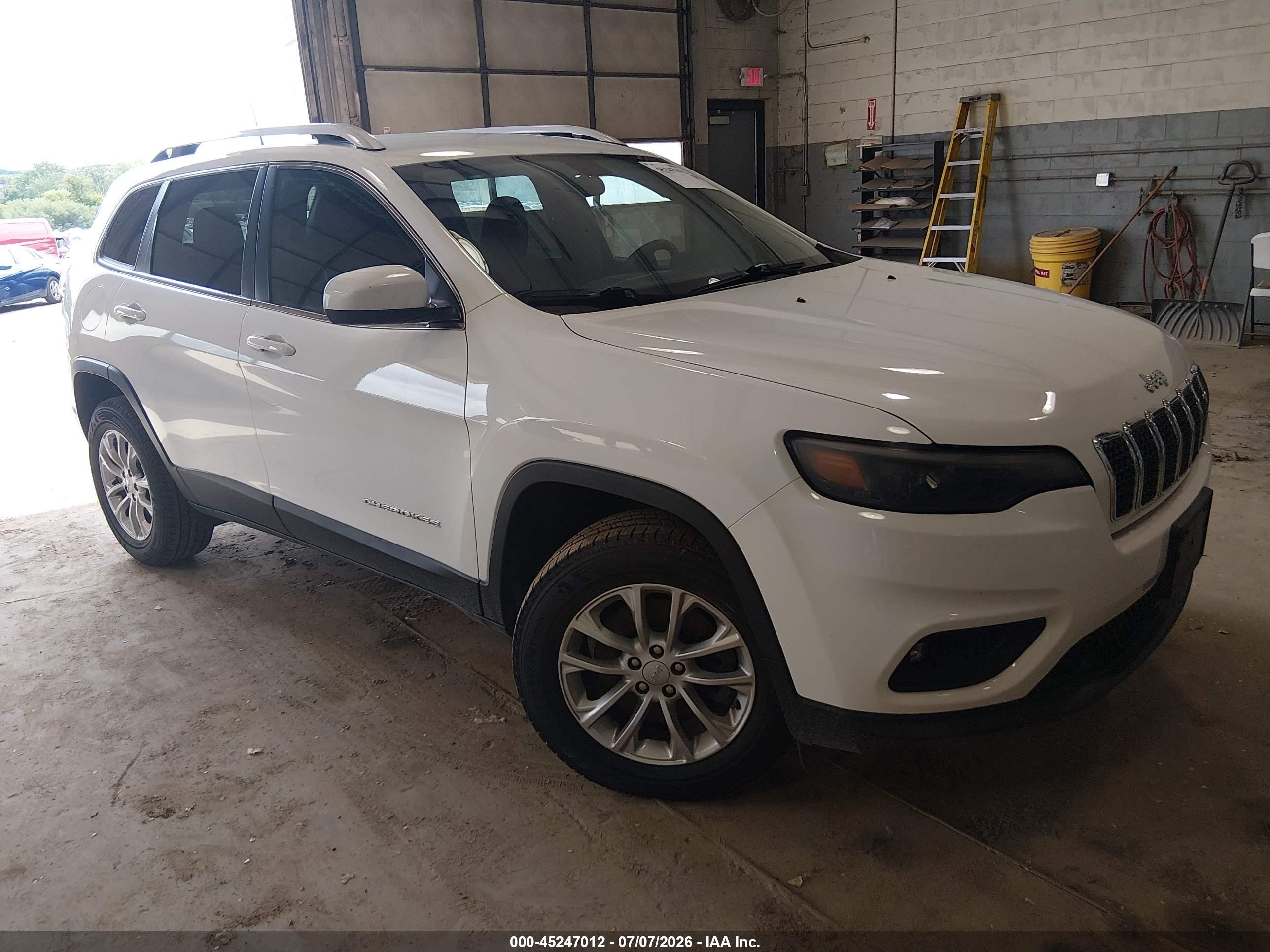 2019 Jeep Cherokee Latitude, VIN 1C4PJMCB5KD343611 — Normal wear