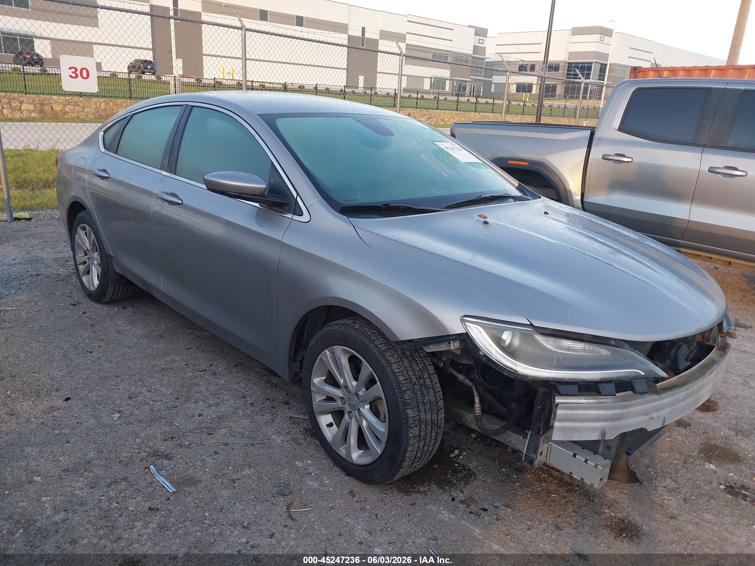2015 Chrysler 200 Limited, VIN 1C3CCCAB8FN571595 — Front end