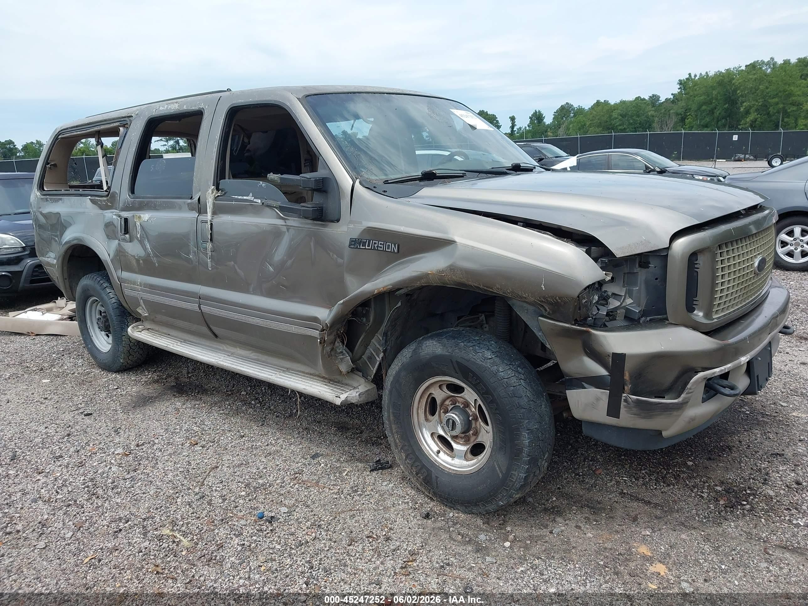 2004 Ford Excursion Limited, VIN 1FMNU43S04EC84829 — Side