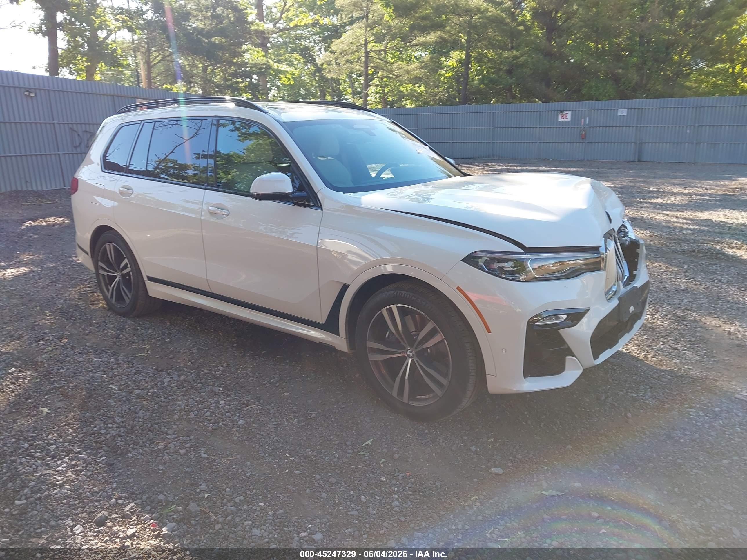 2019 BMW X7 xDrive40i, VIN 5UXCW2C59KL089940 — Front end