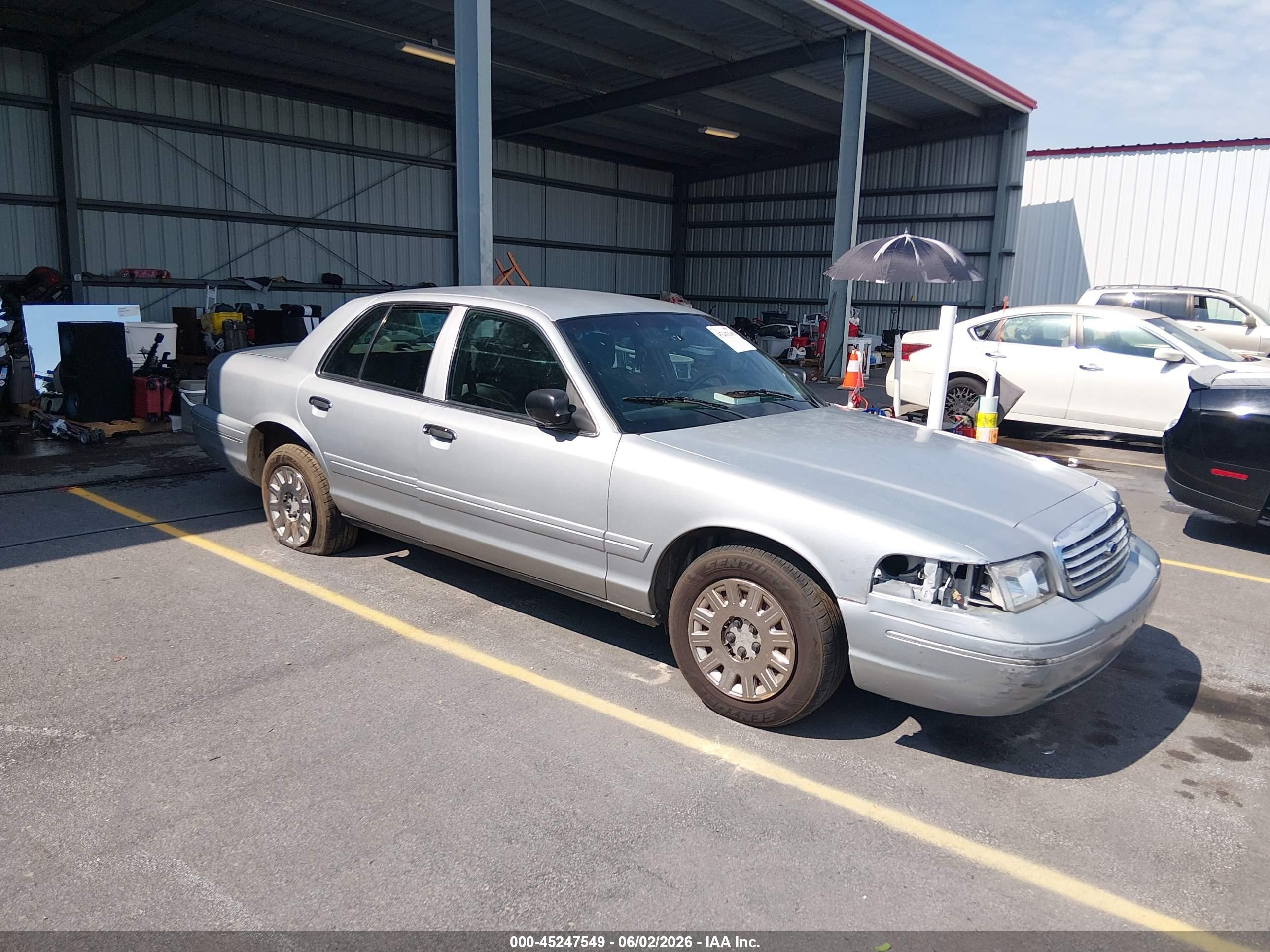 2003 Ford Police Interceptor Street Appear, VIN 2FAHP71W33X205012 — Front end