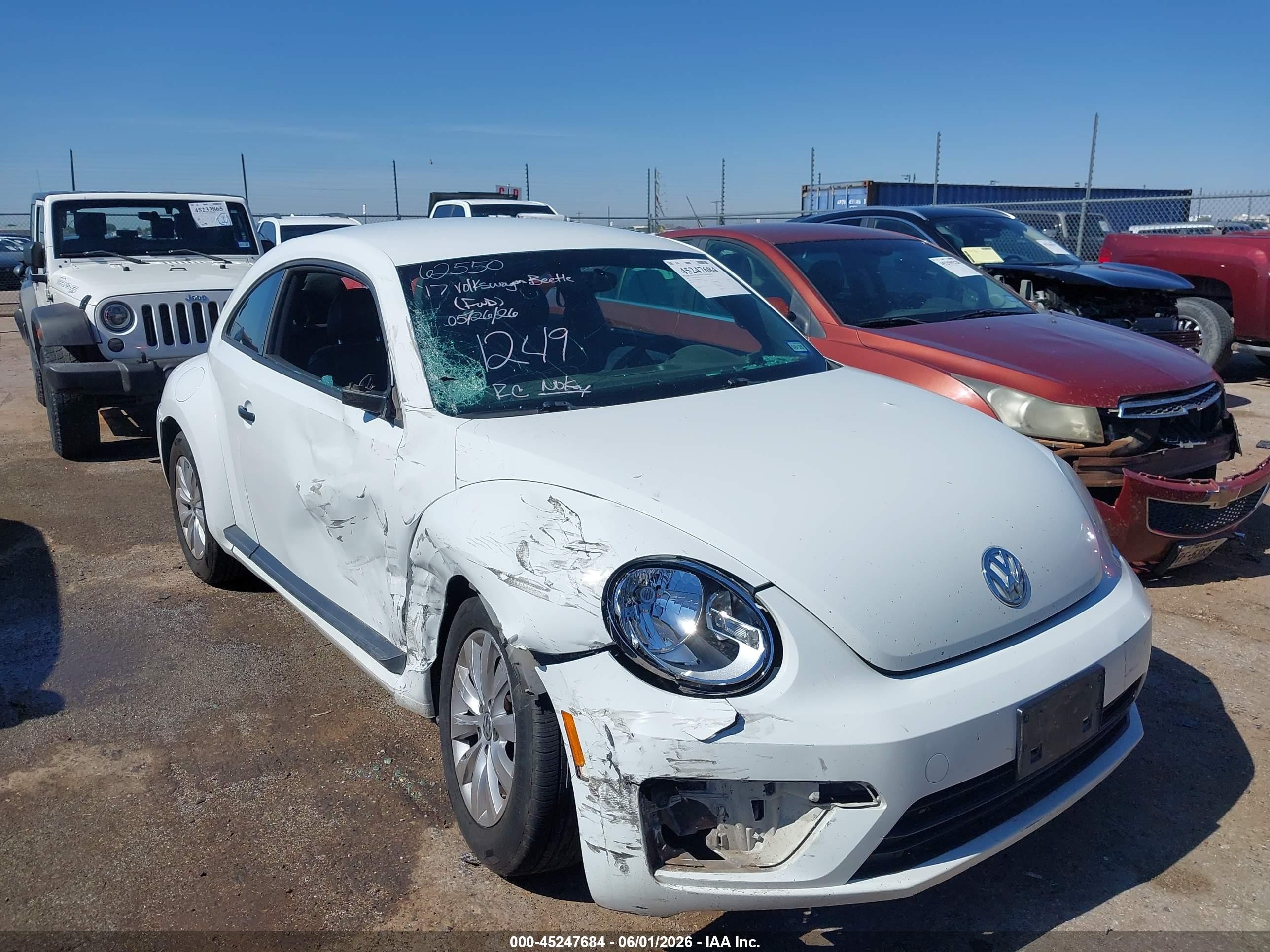 2017 Volkswagen Beetle Fleet, VIN 3VWF17AT9HM621249 — Front end