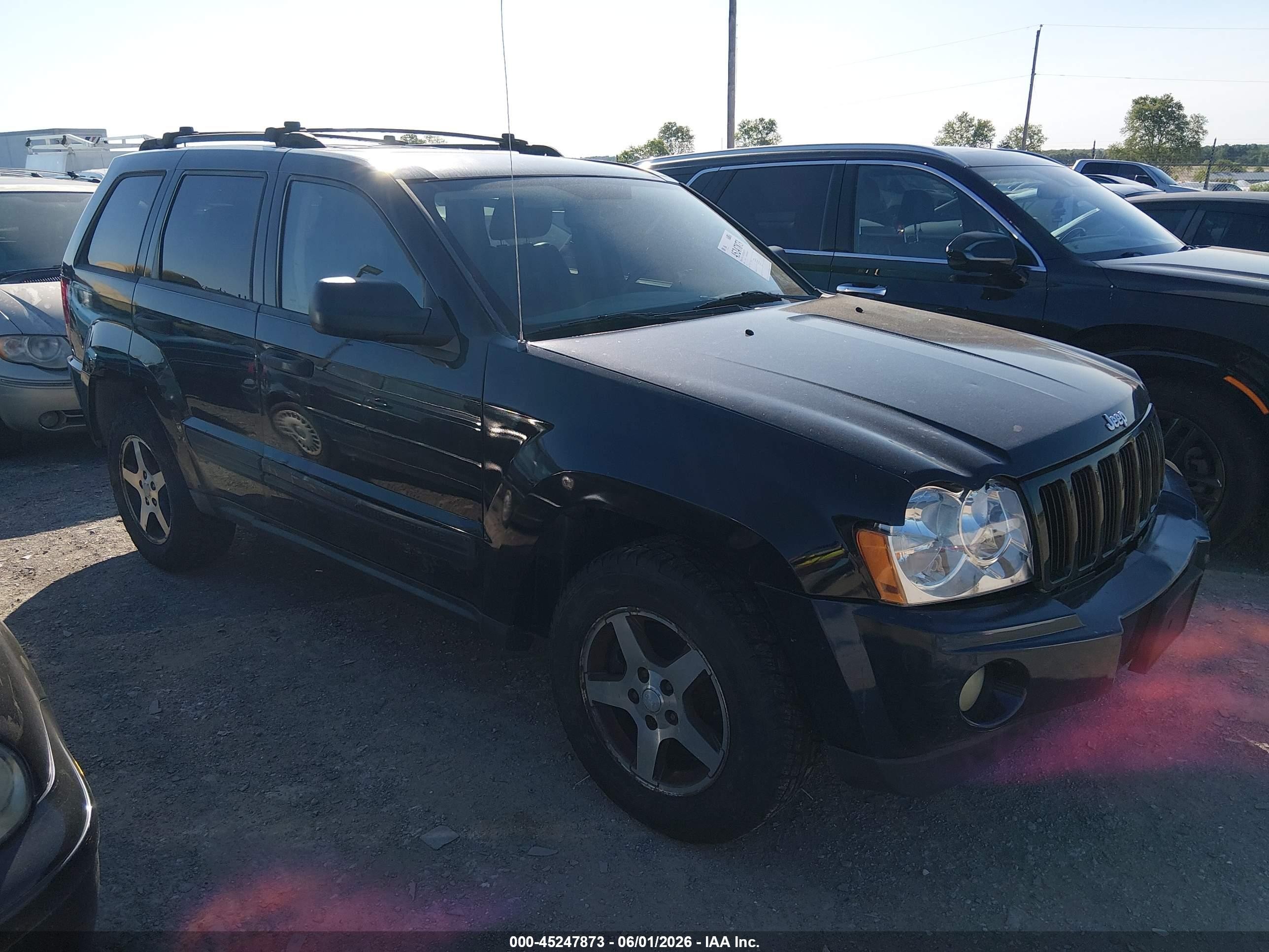 2005 Jeep Grand Cherokee Laredo, VIN 1J4GR48K65C696168 — Normal wear