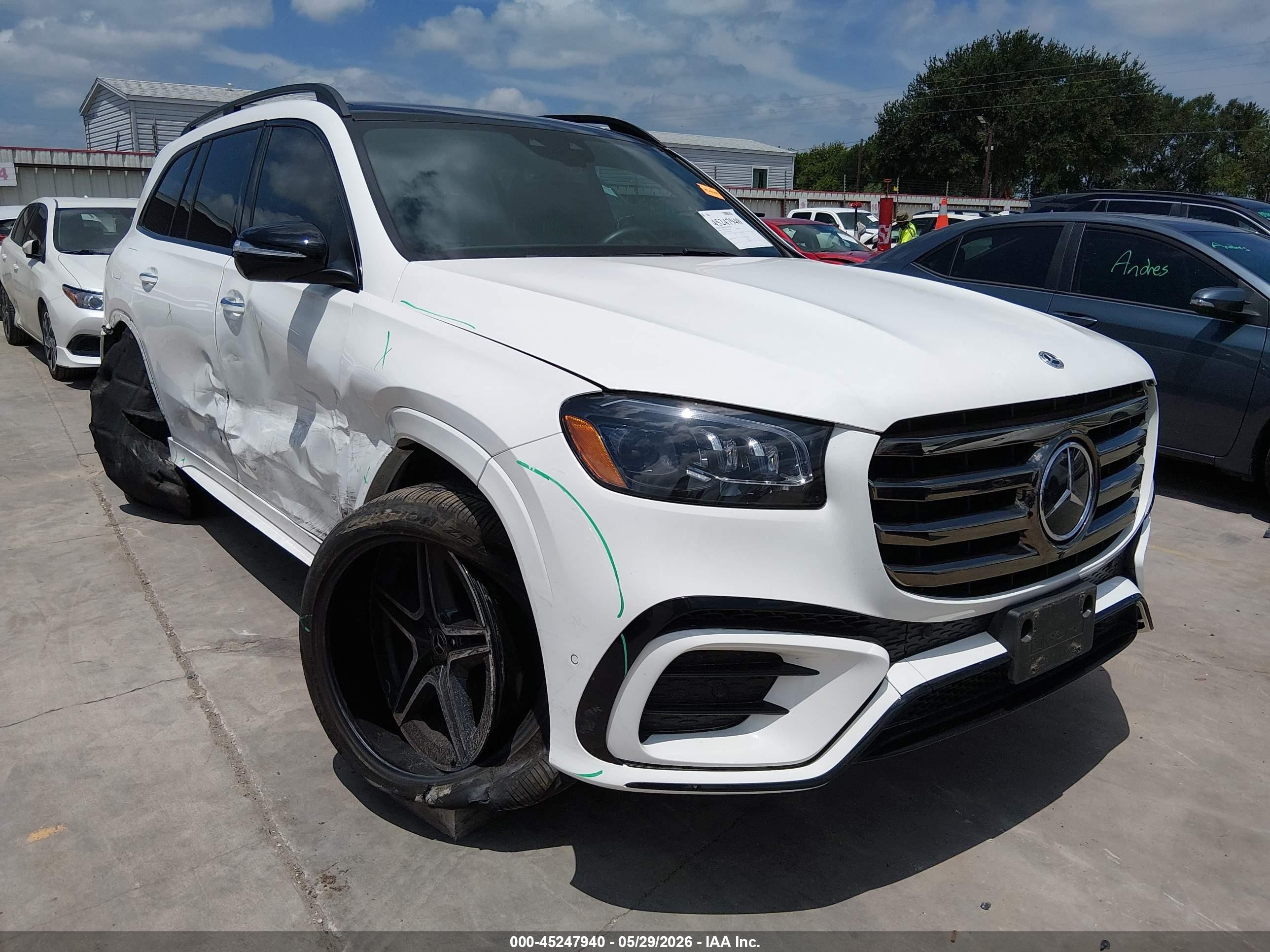 2024 Mercedes-Benz GLS 450, VIN 4JGFF5KE1RB270267 — Бок
