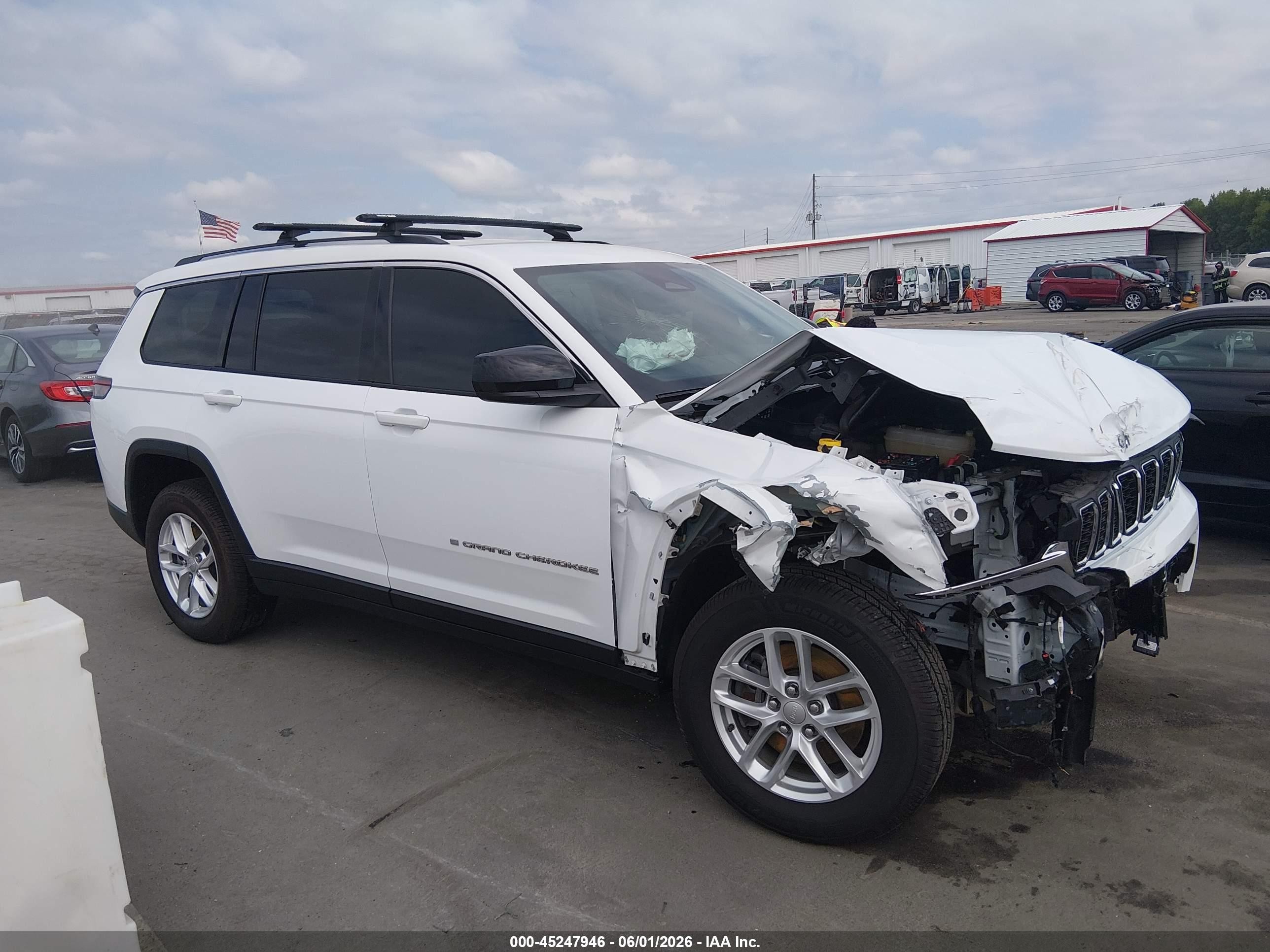 2022 Jeep Grand Cherokee Altitude, VIN 1C4RJKAG2N8608106 — Front end