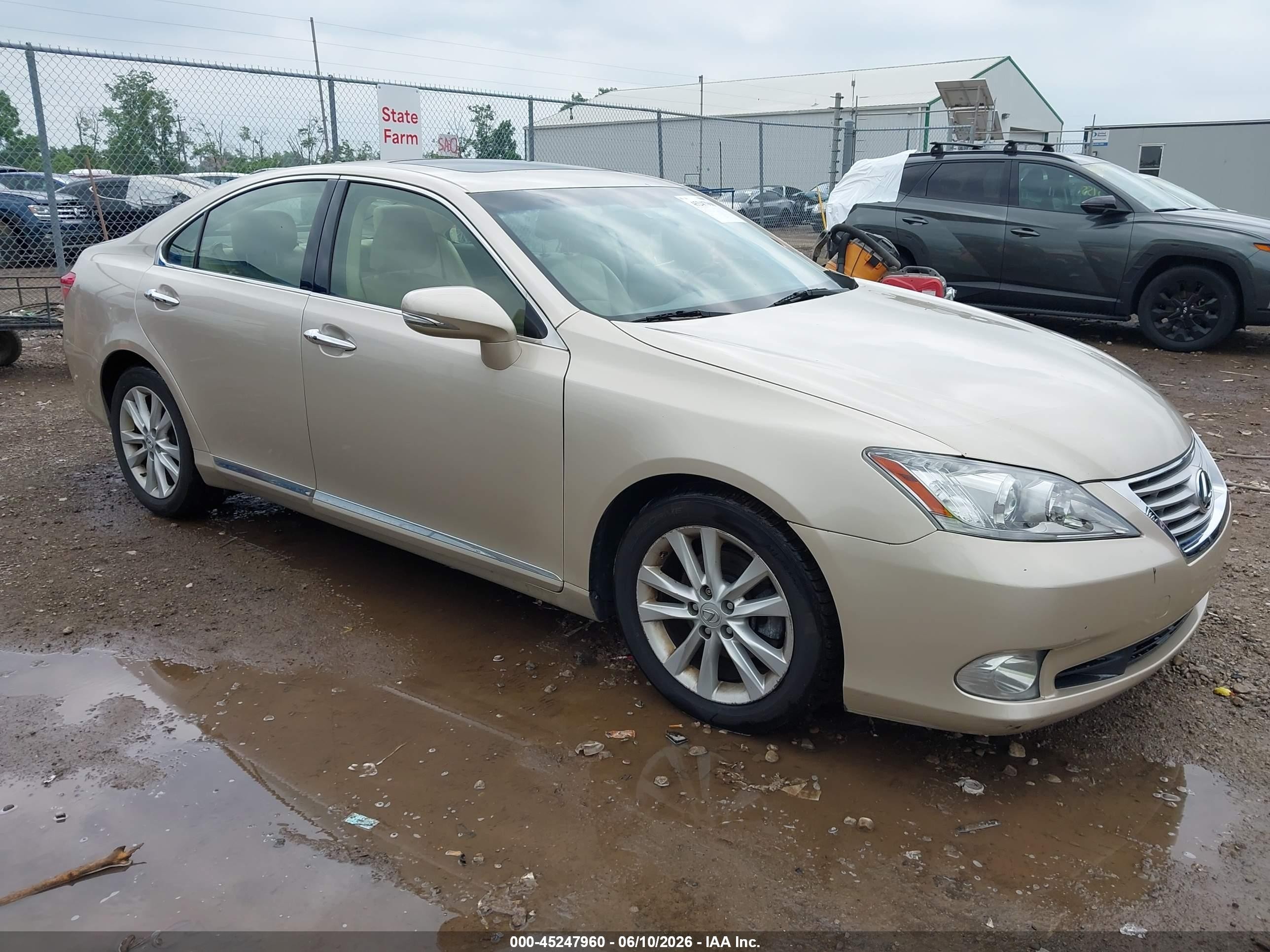 2012 Lexus ES 330, VIN JTHBK1EG3C2504225 — Side