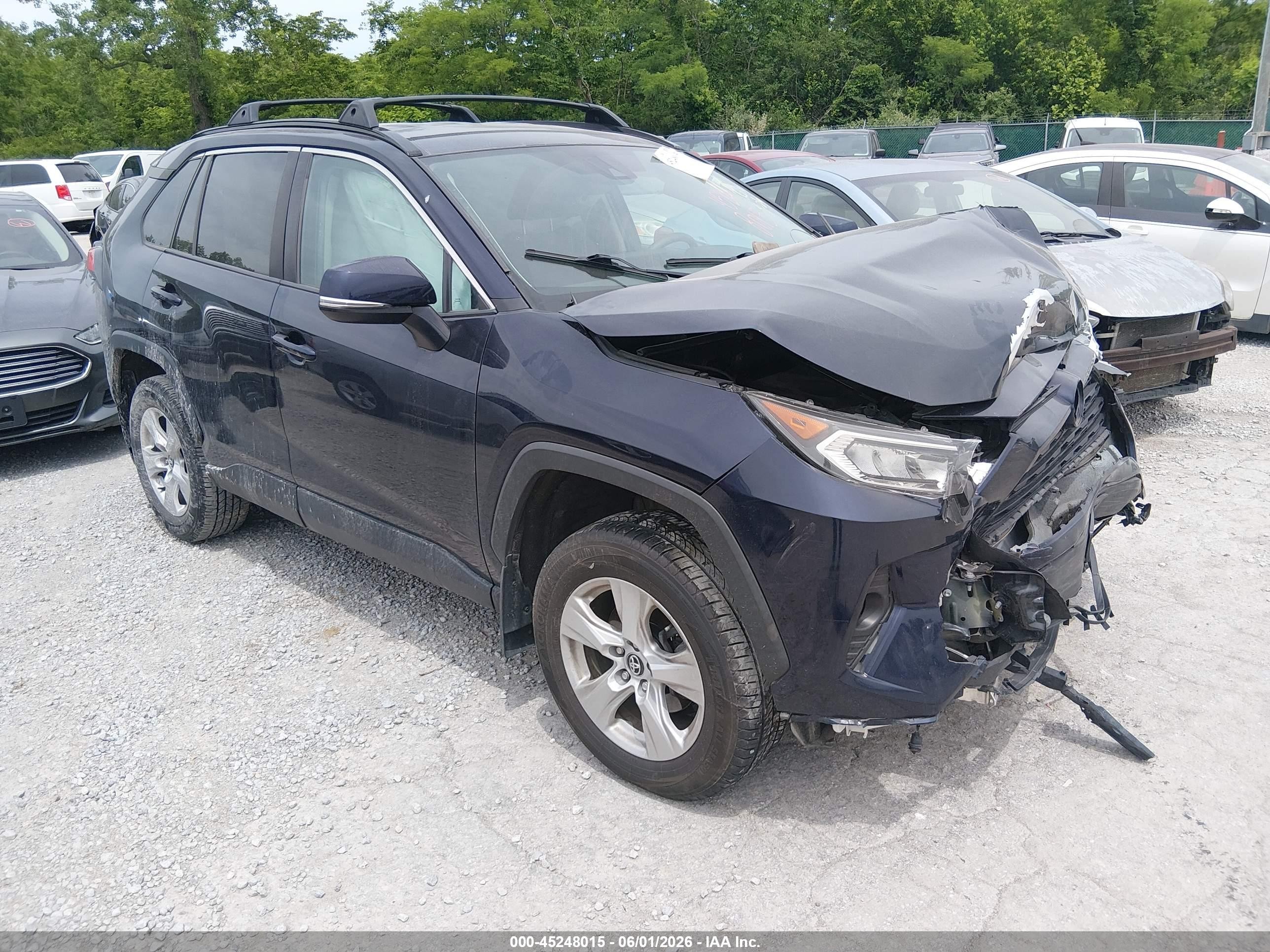 2020 Toyota RAV4 XLE, VIN 2T3P1RFV3LC111176 — Front end