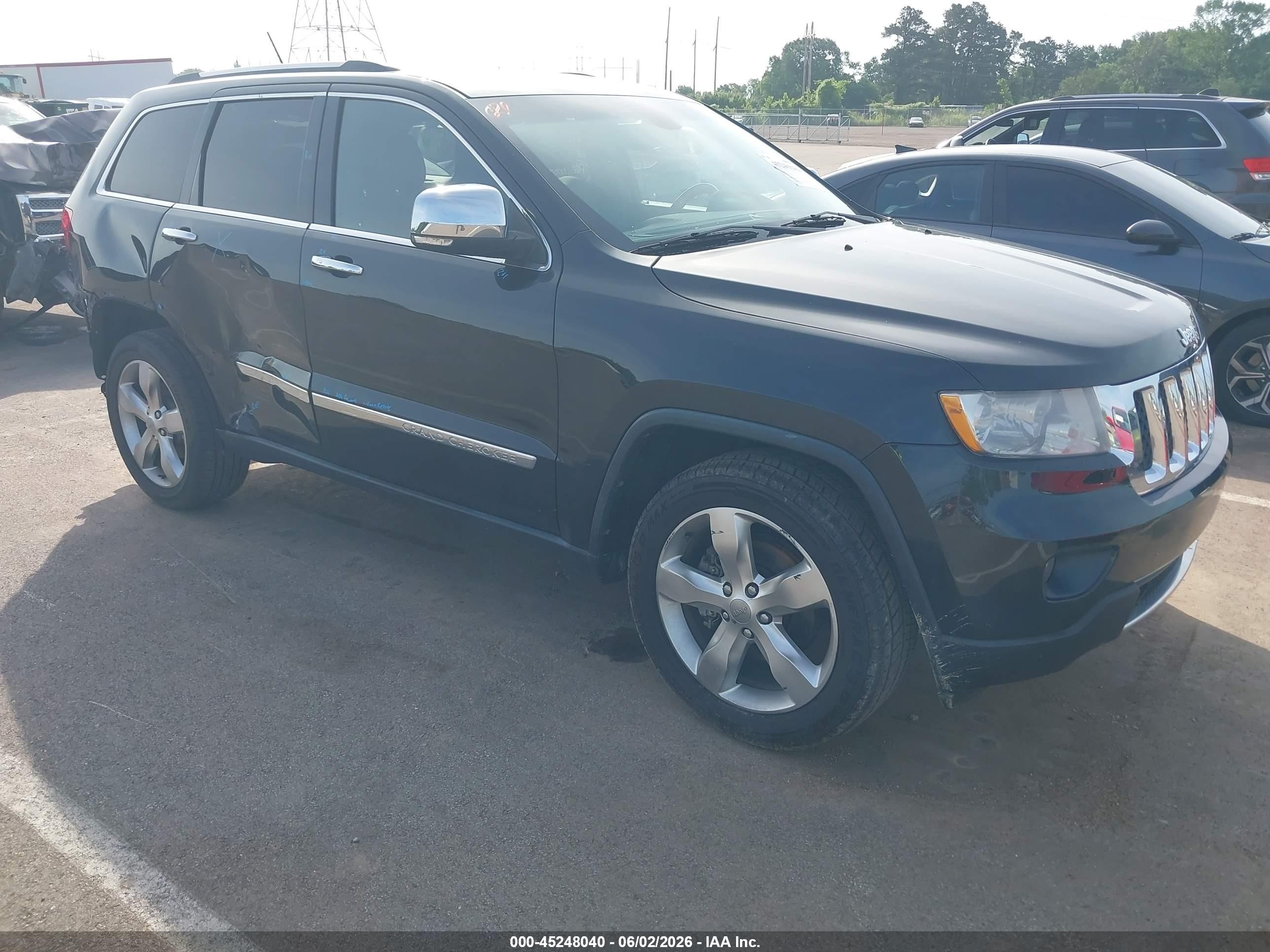 2013 Jeep Grand Cherokee Overland Summit, VIN 1C4RJECG0DC588447 — Rear end