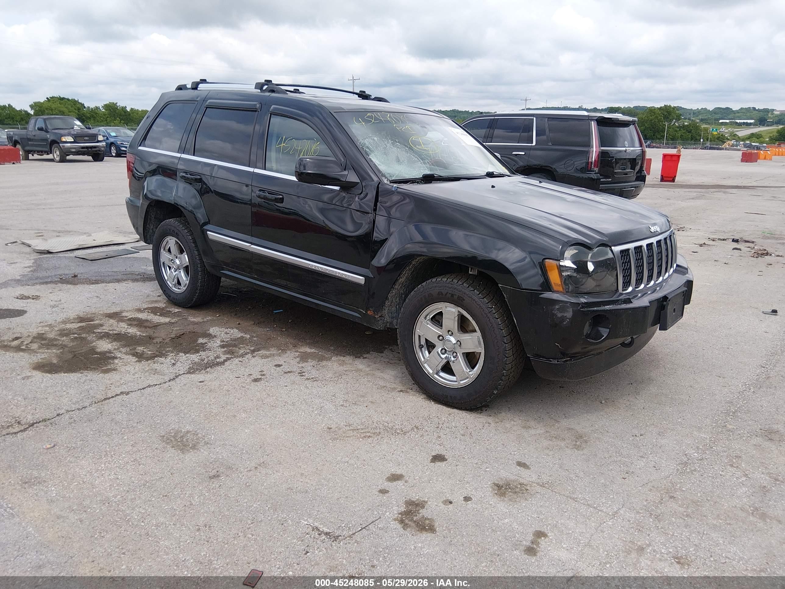 2007 Jeep Grand Cherokee Overland, VIN 1J8HR68227C503256 — Side