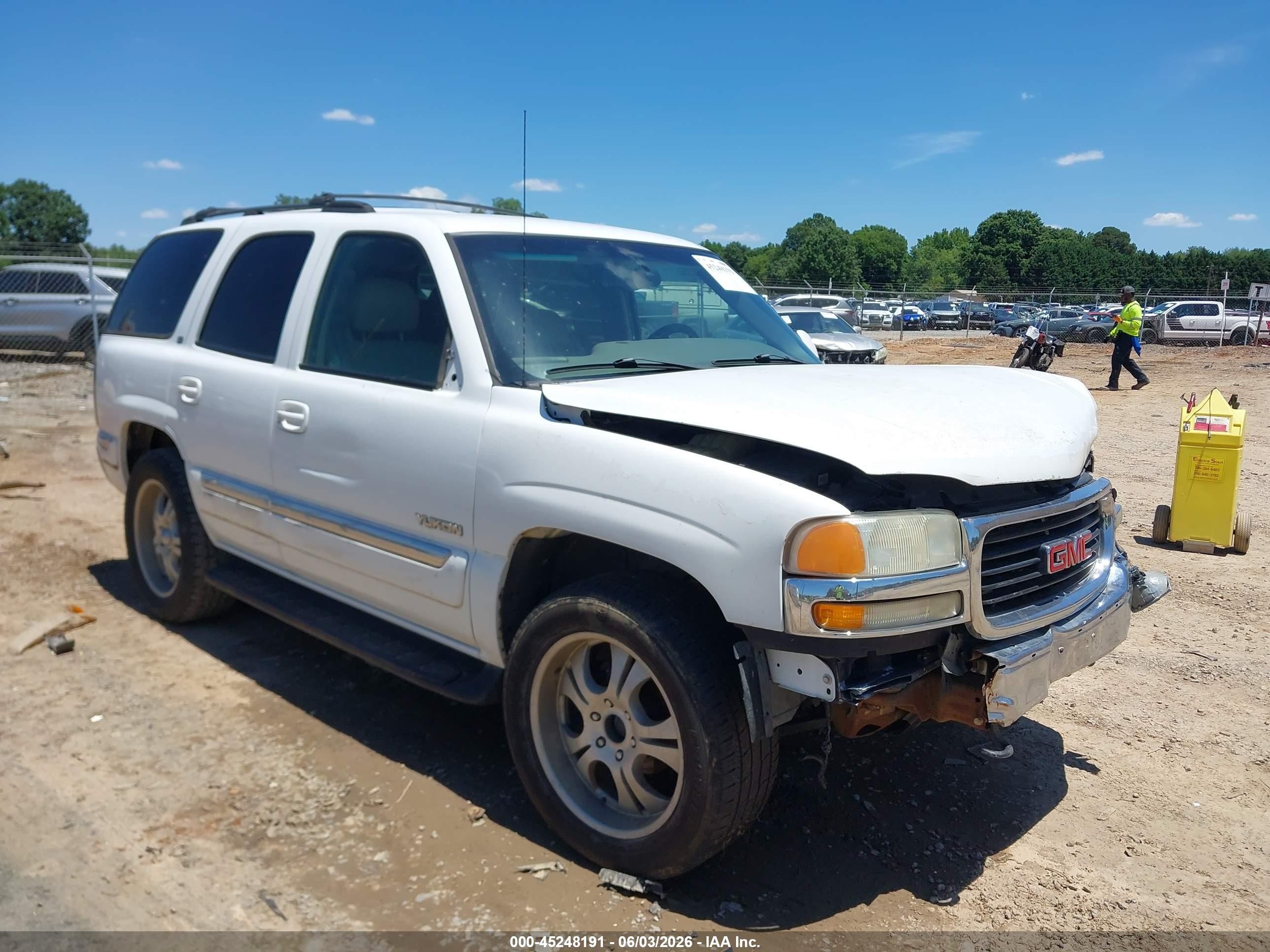2001 GMC Yukon SLT, VIN 1GKEK13T41J175704 — Перед