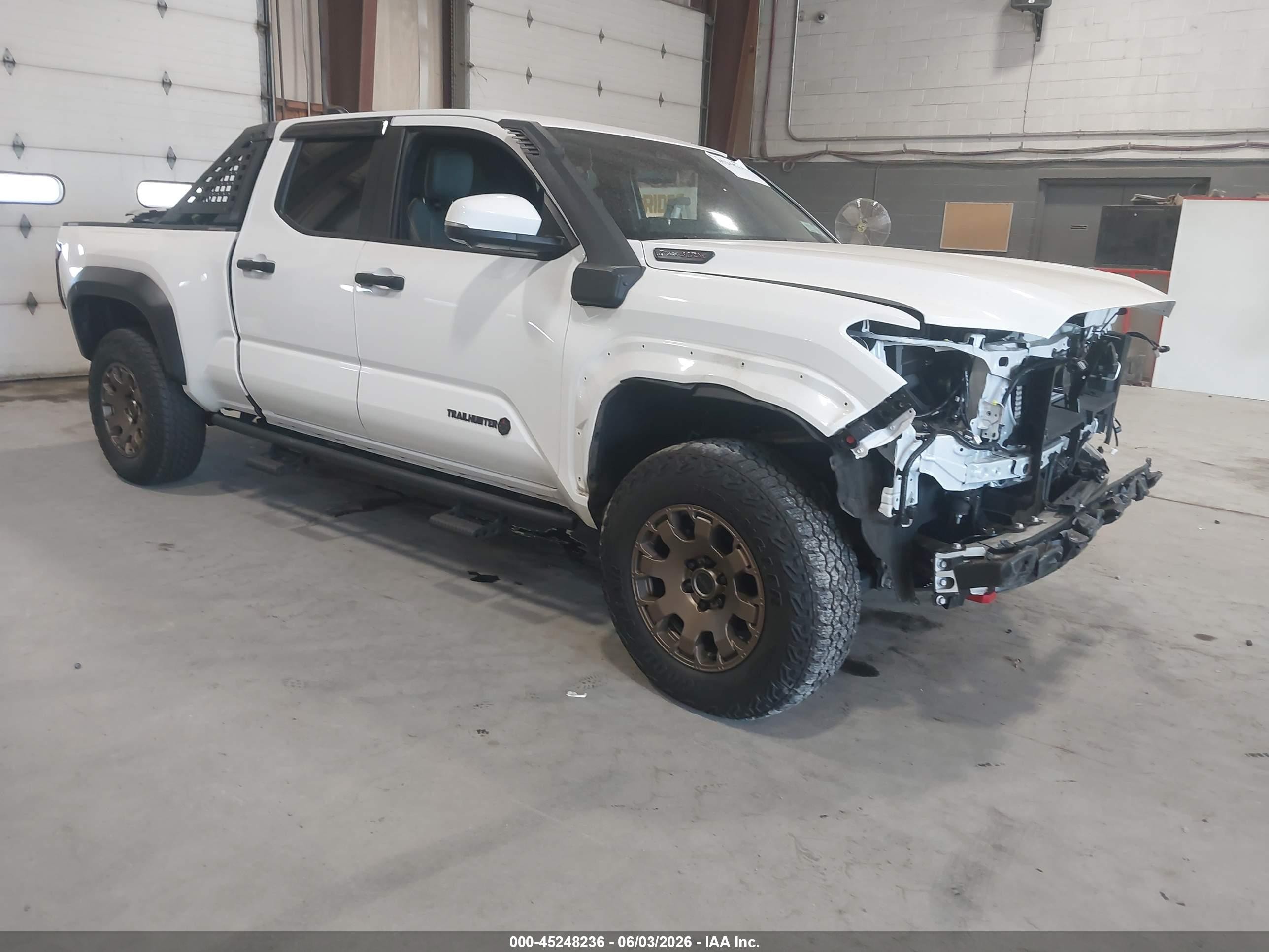 2025 Toyota Tacoma TRD Off Road Hybrid, VIN 3TYLC5LN4ST034312 — Перед