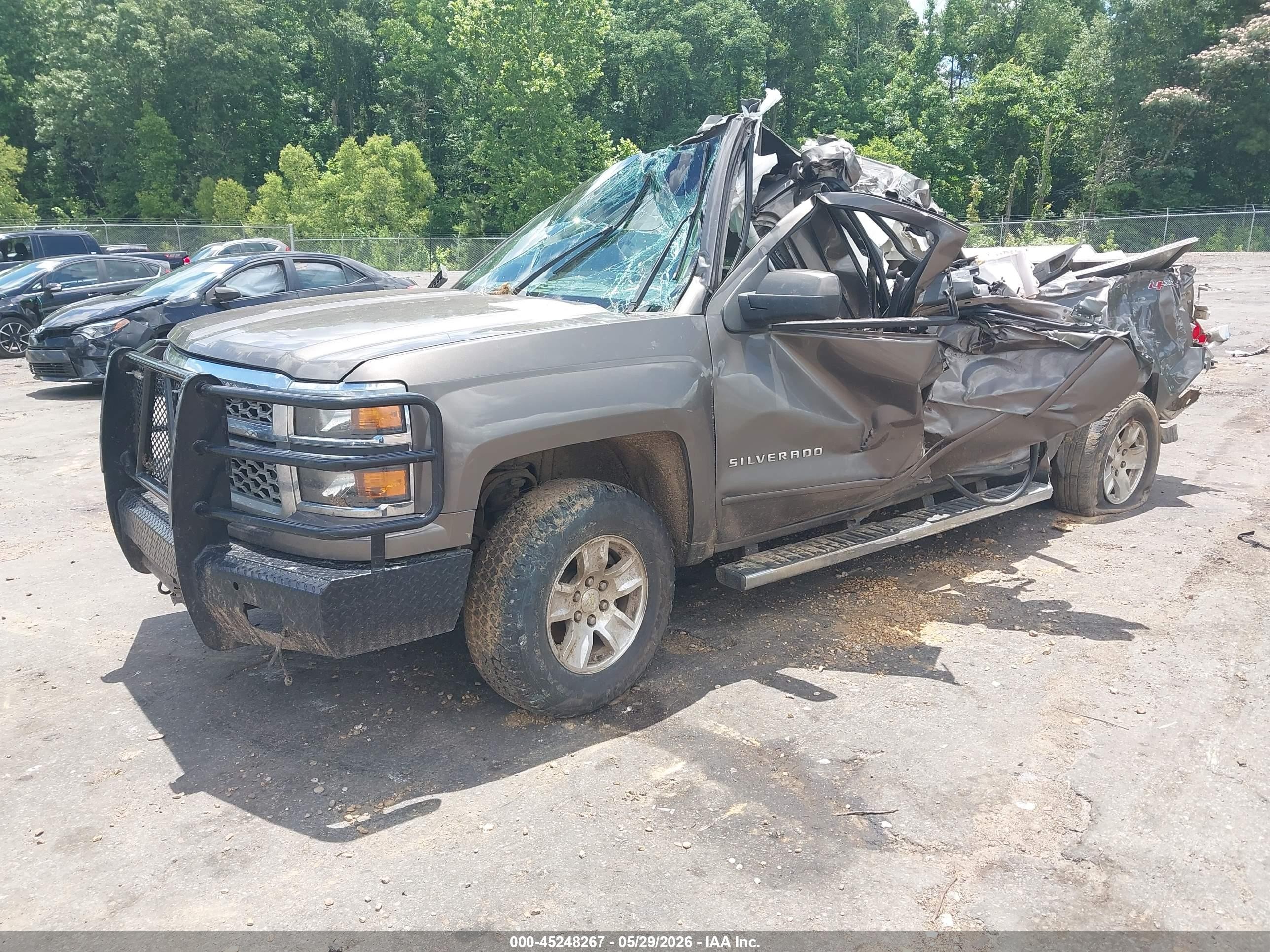 2015 Chevrolet Silverado 1500 LT, VIN 3GCUKREC4FG471043 — Side