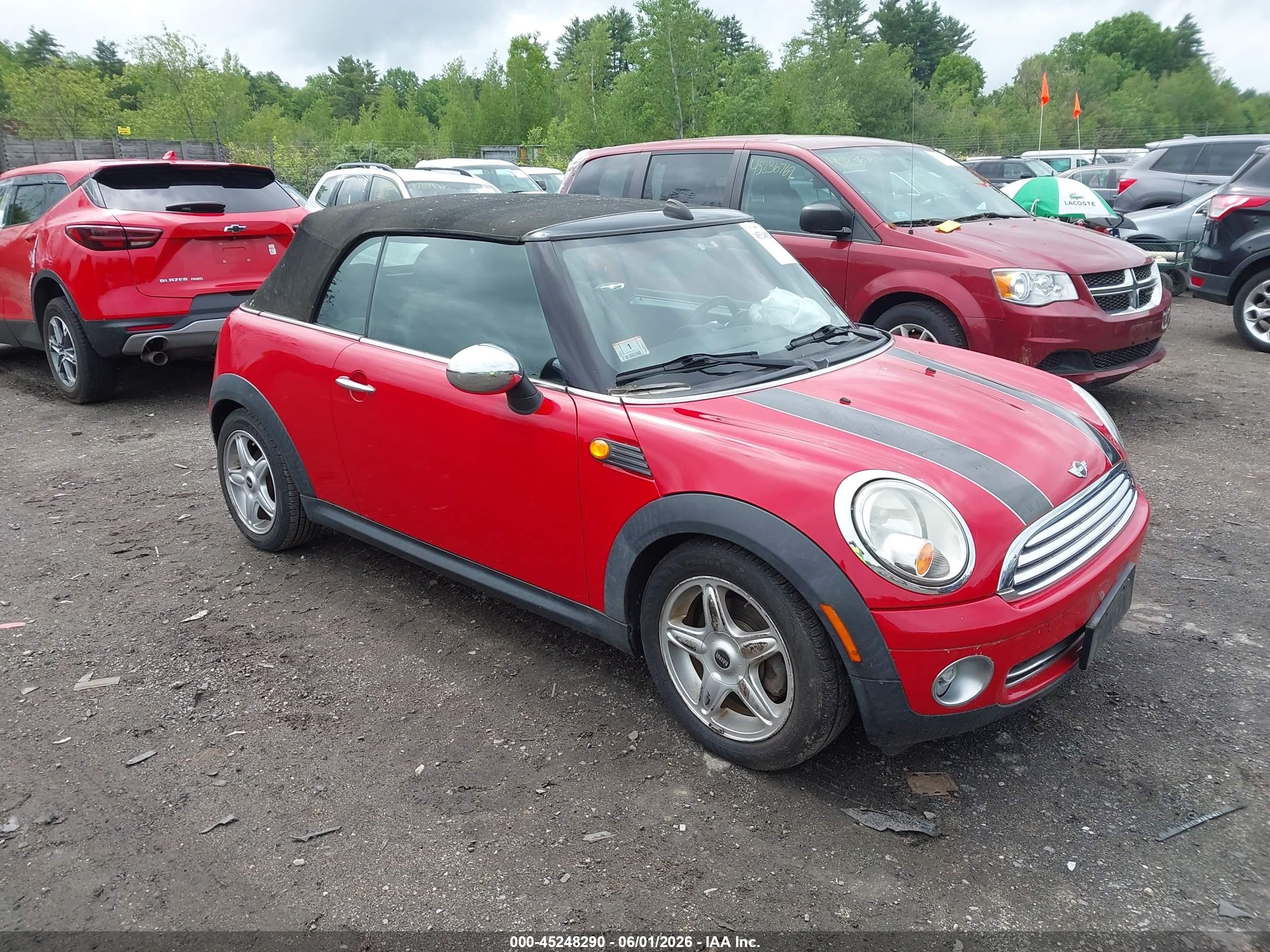 2010 MINI Convertible, VIN WMWMR3C51ATZ19731 — Перед