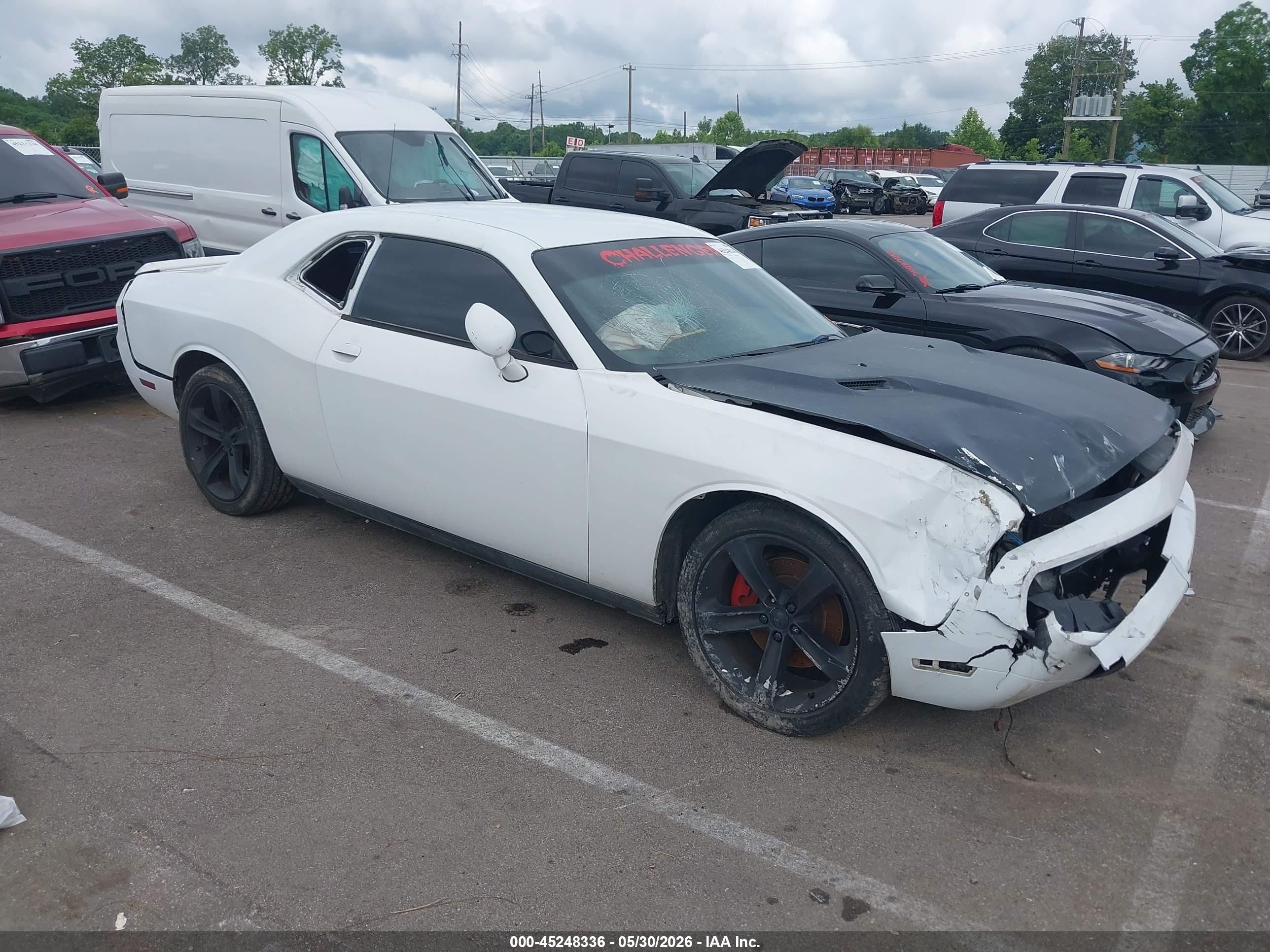 2014 Dodge Challenger SXT, VIN 2C3CDYAGXEH196919 — Front end