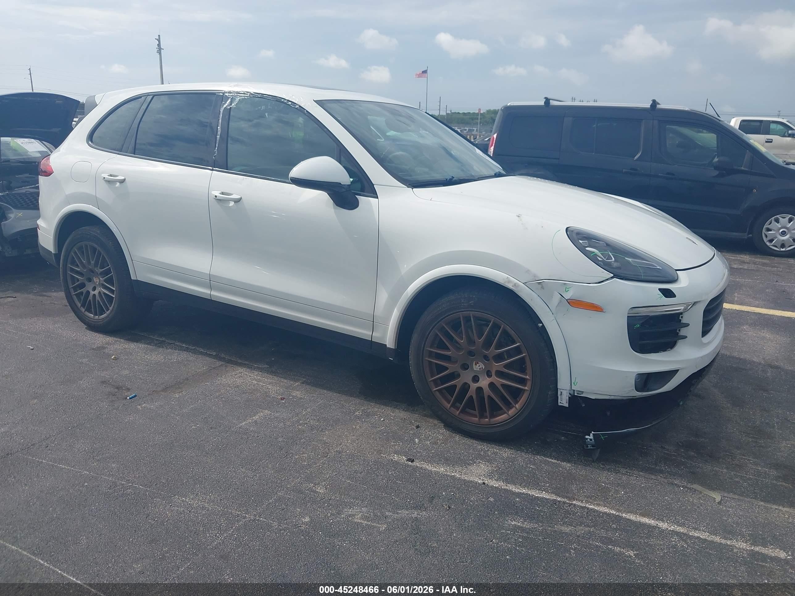 2017 Porsche Cayenne, VIN WP1AA2A29HKA82869 — Front end
