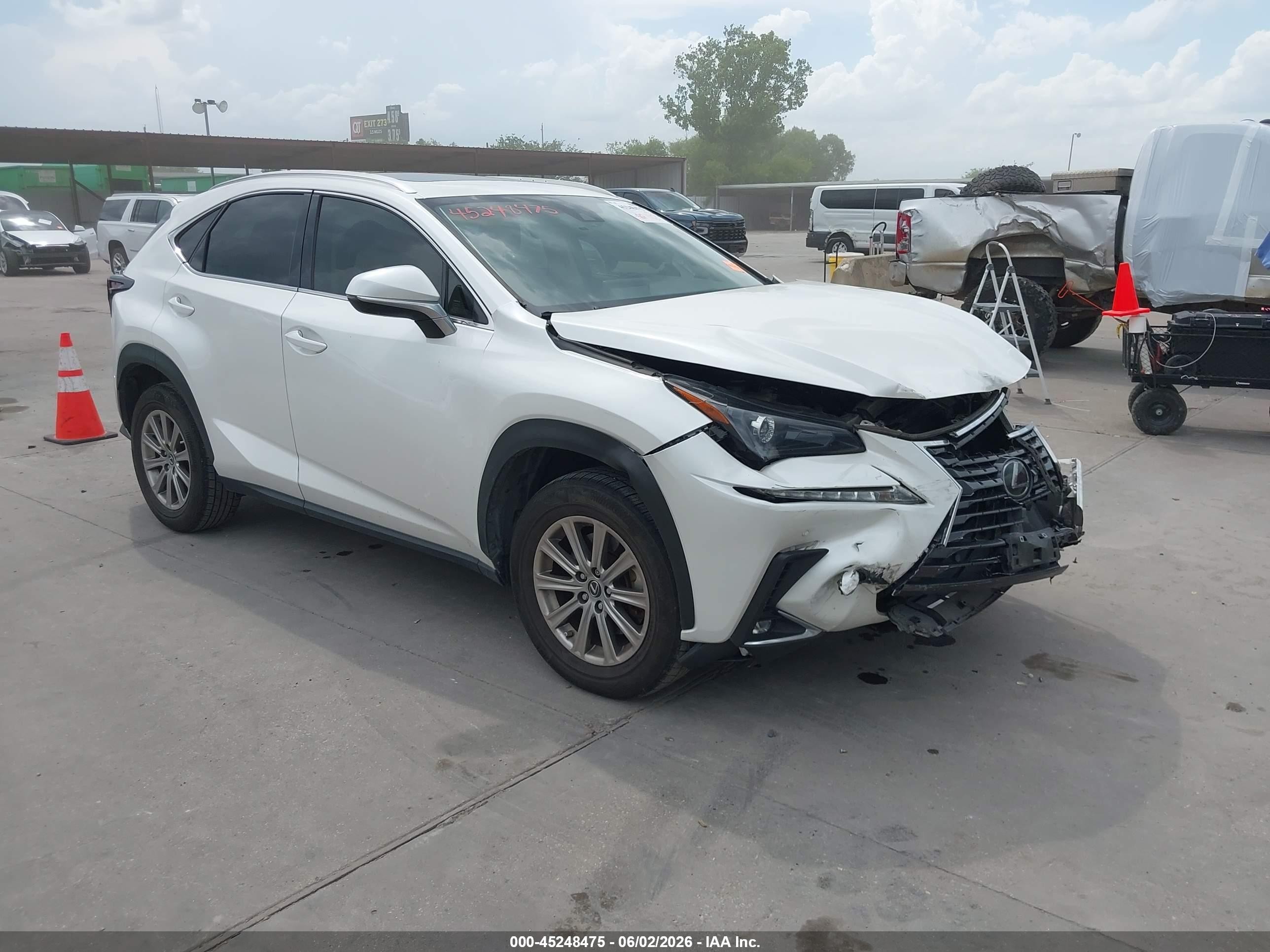 2021 Lexus NX 300, VIN JTJDARBZ3M5035460 — Перед