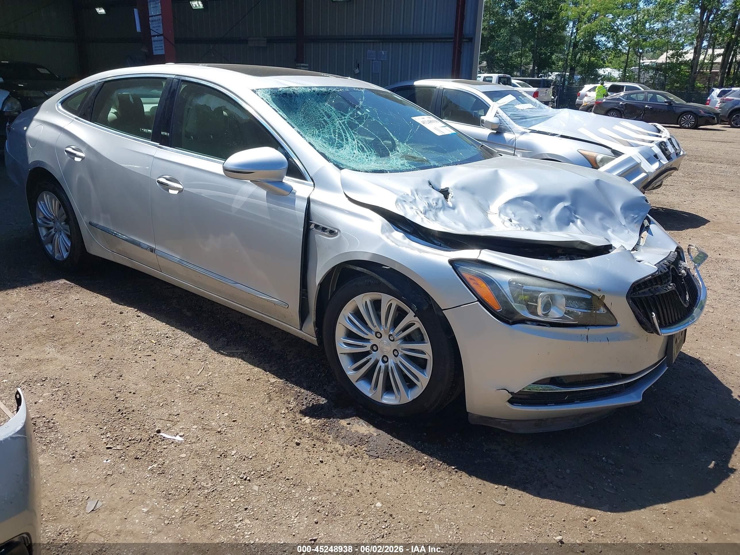 2018 Buick LaCrosse Essence, VIN 1G4ZP5SZ9JU100700 — Front end