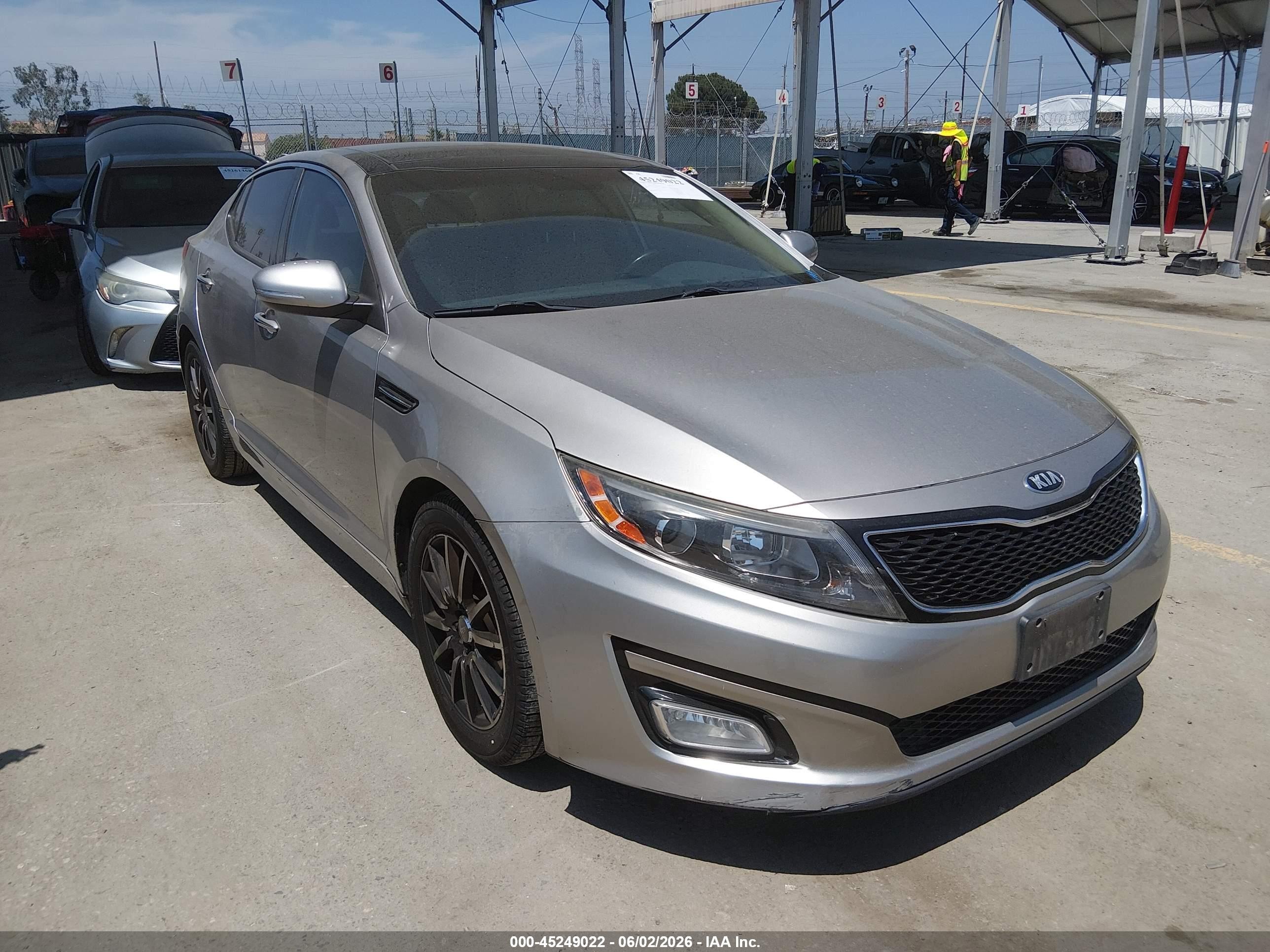 2015 Kia Optima EX, VIN 5XXGN4A71FG416097 — Rear end