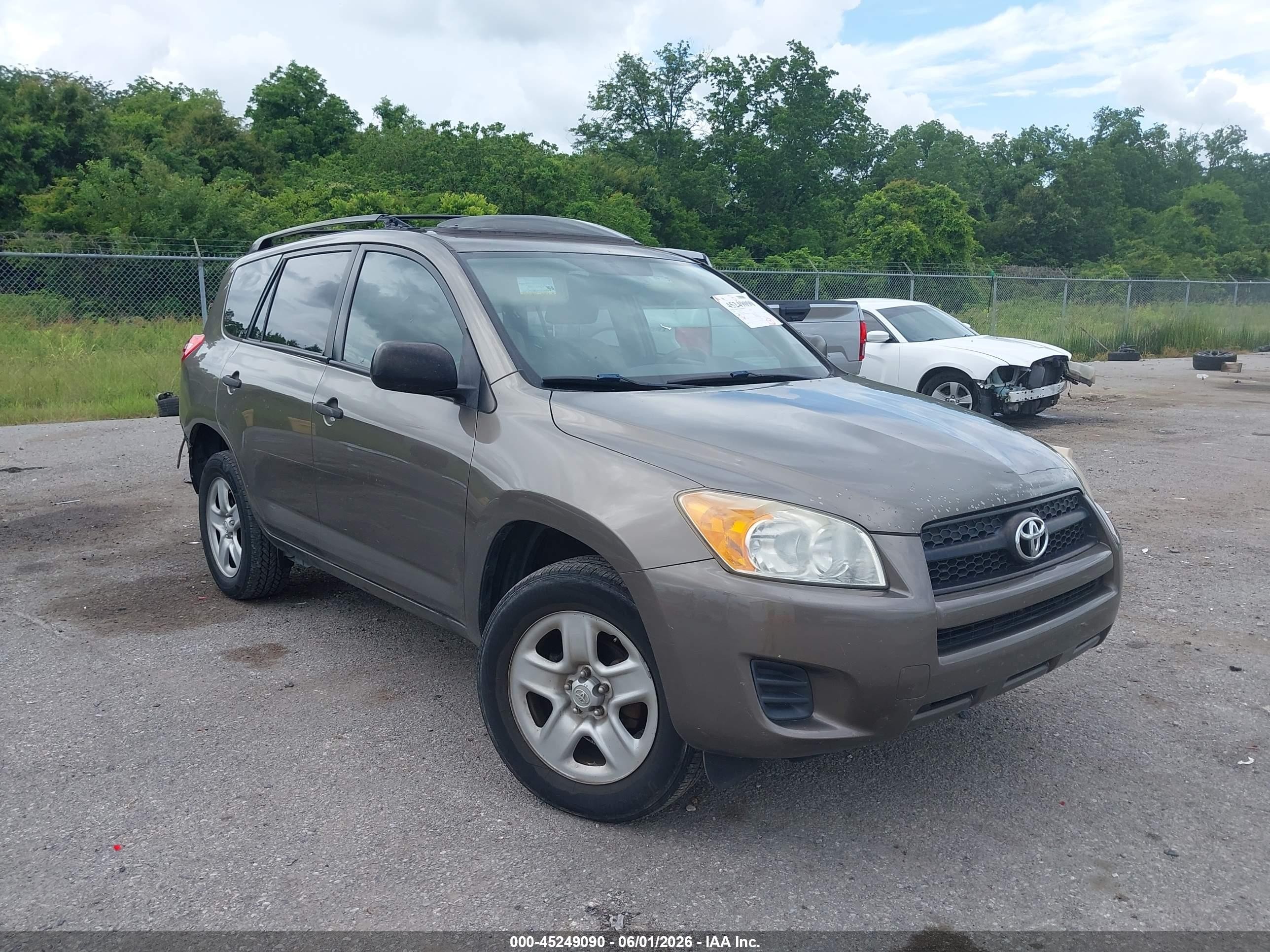 2009 Toyota RAV4, VIN JTMZF33V095006749 — Rear end