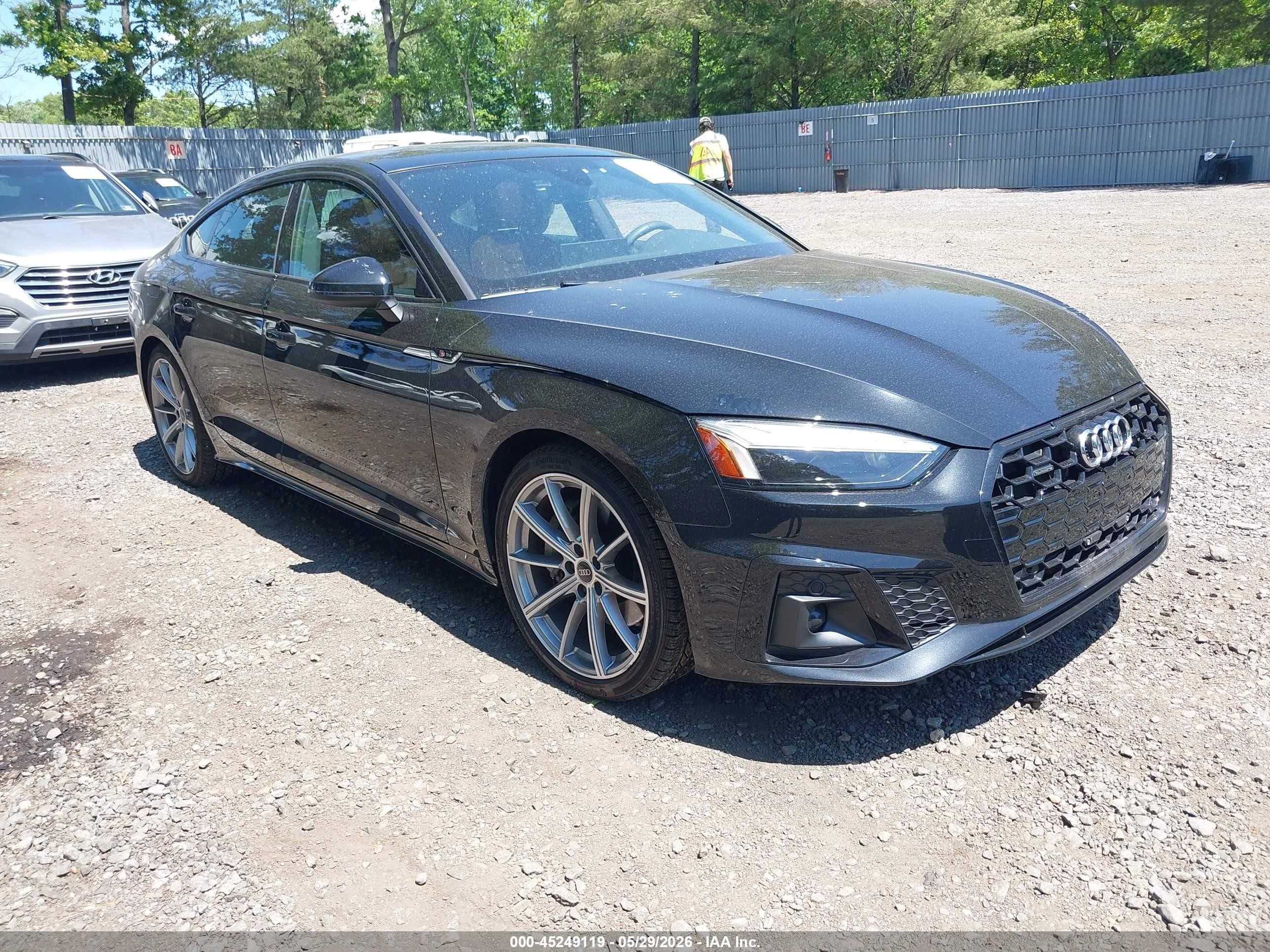 2025 Audi A5 Sportback S line Premium, VIN WAUDACF52SA004077 — Бок
