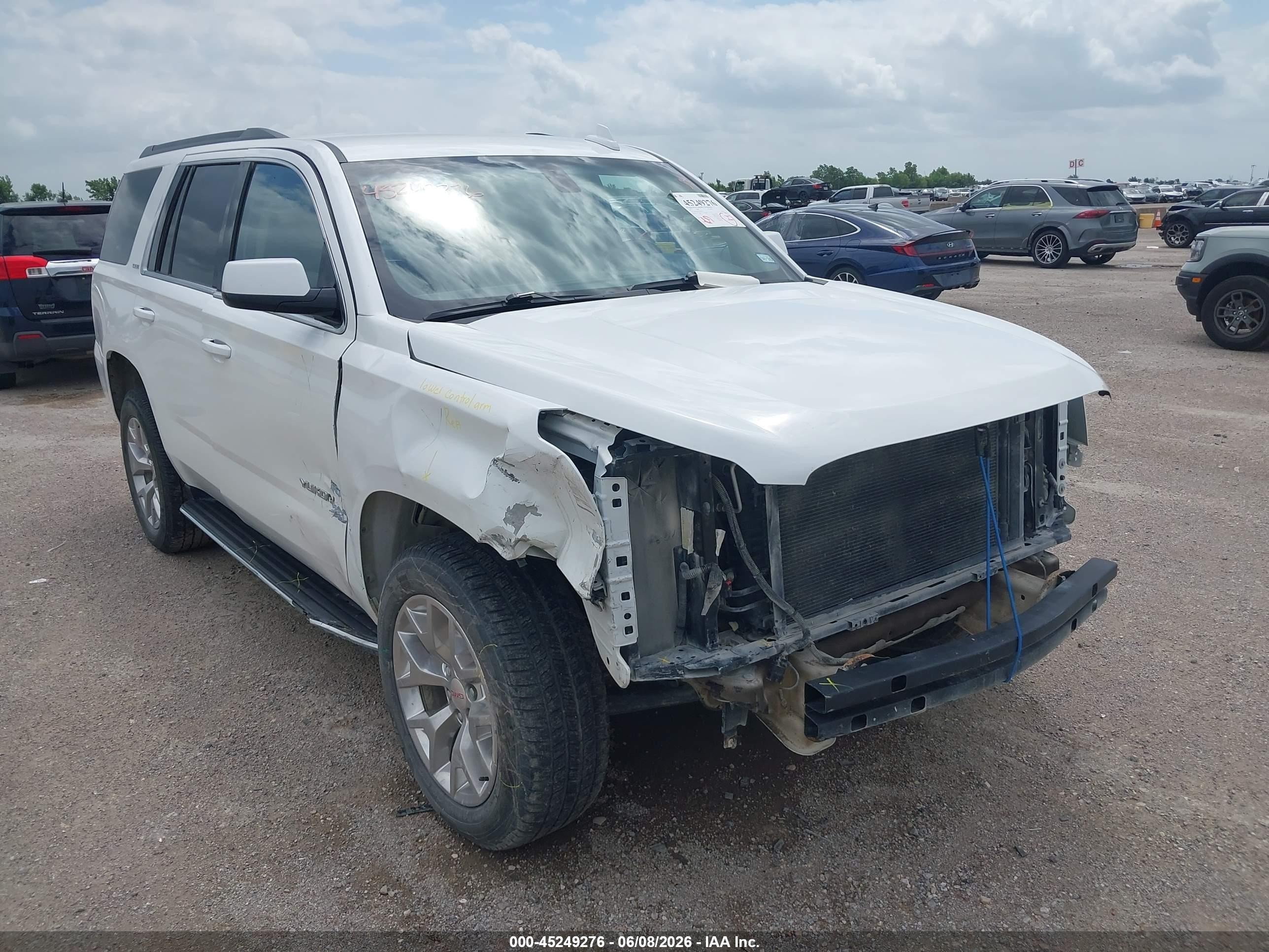 2017 GMC Yukon SLE, VIN 1GKS1AKC2HR203633 — Front end