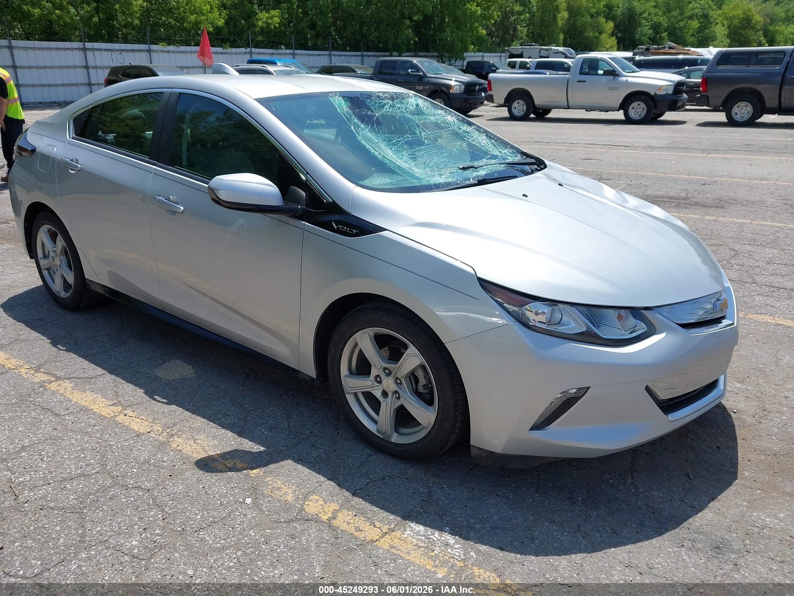 2017 Chevrolet Volt LT, VIN 1G1RA6S58HU136406 — Front end