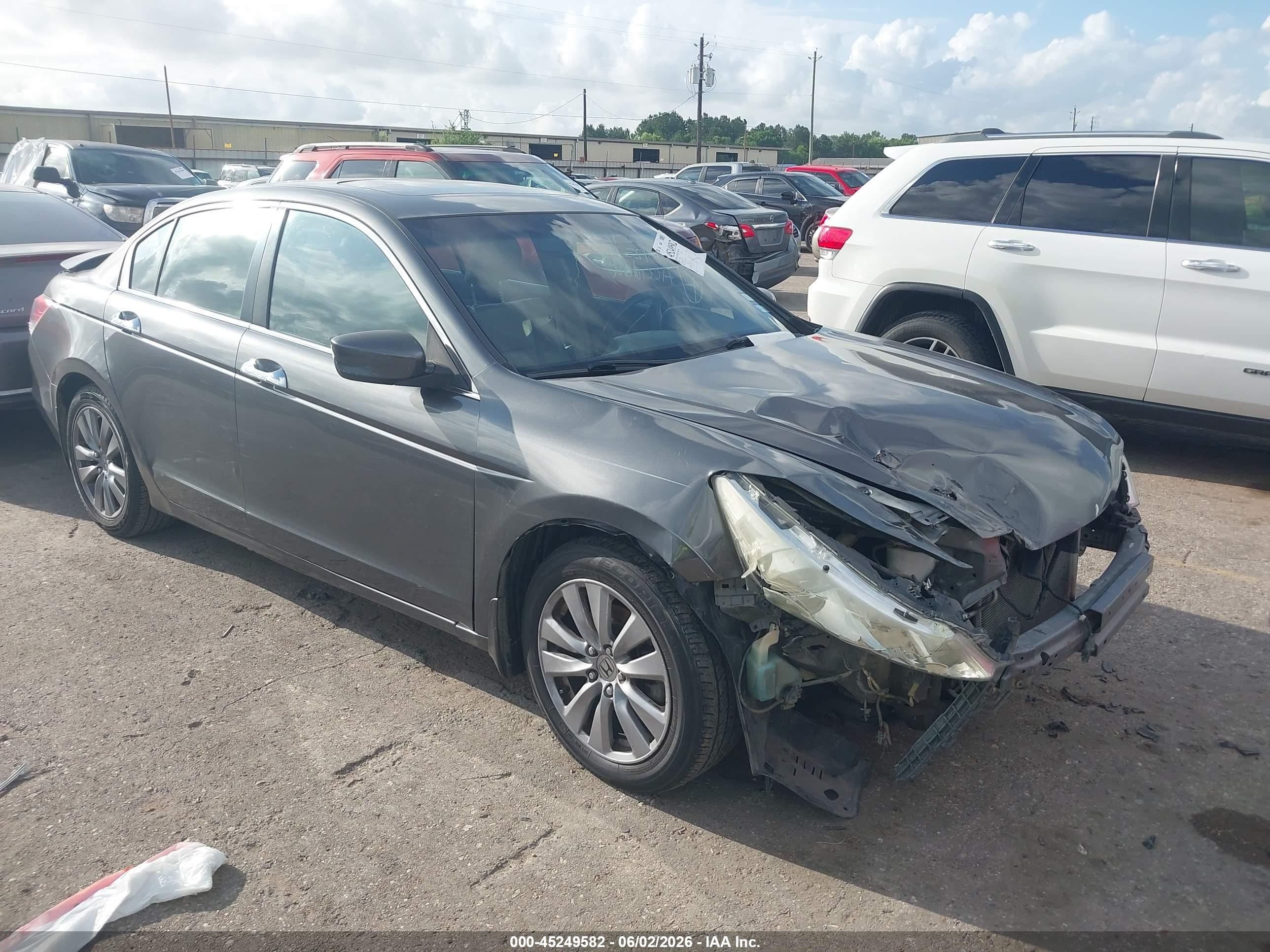 2012 Honda Accord EX-L, VIN 1HGCP3F86CA019143 — Перед