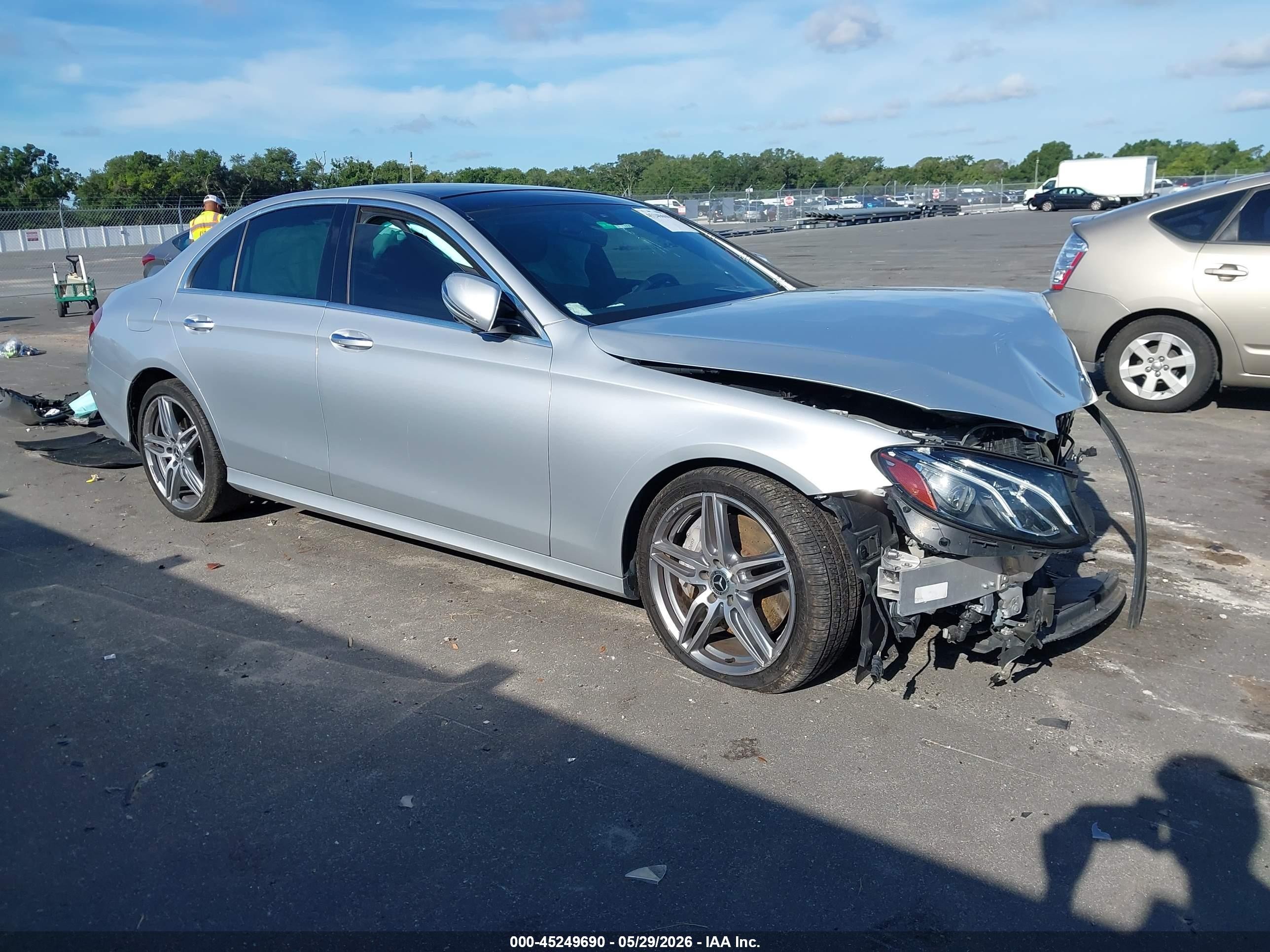 2020 Mercedes-Benz E 350, VIN W1KZF8DB2LA819094 — Перед