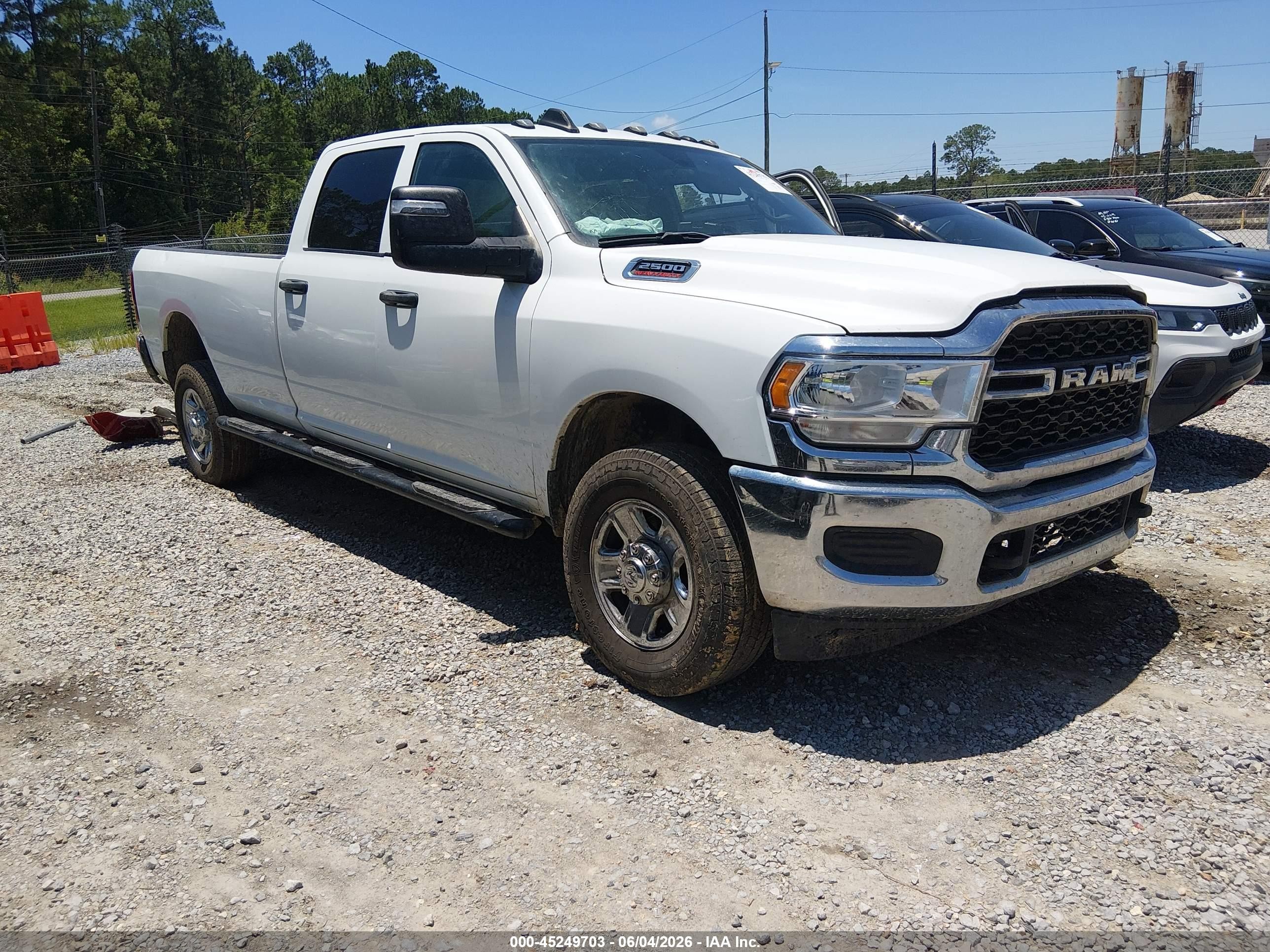 2024 Ram 2500 Tradesman, VIN 3C6UR5HJ9RG114368 — Бок