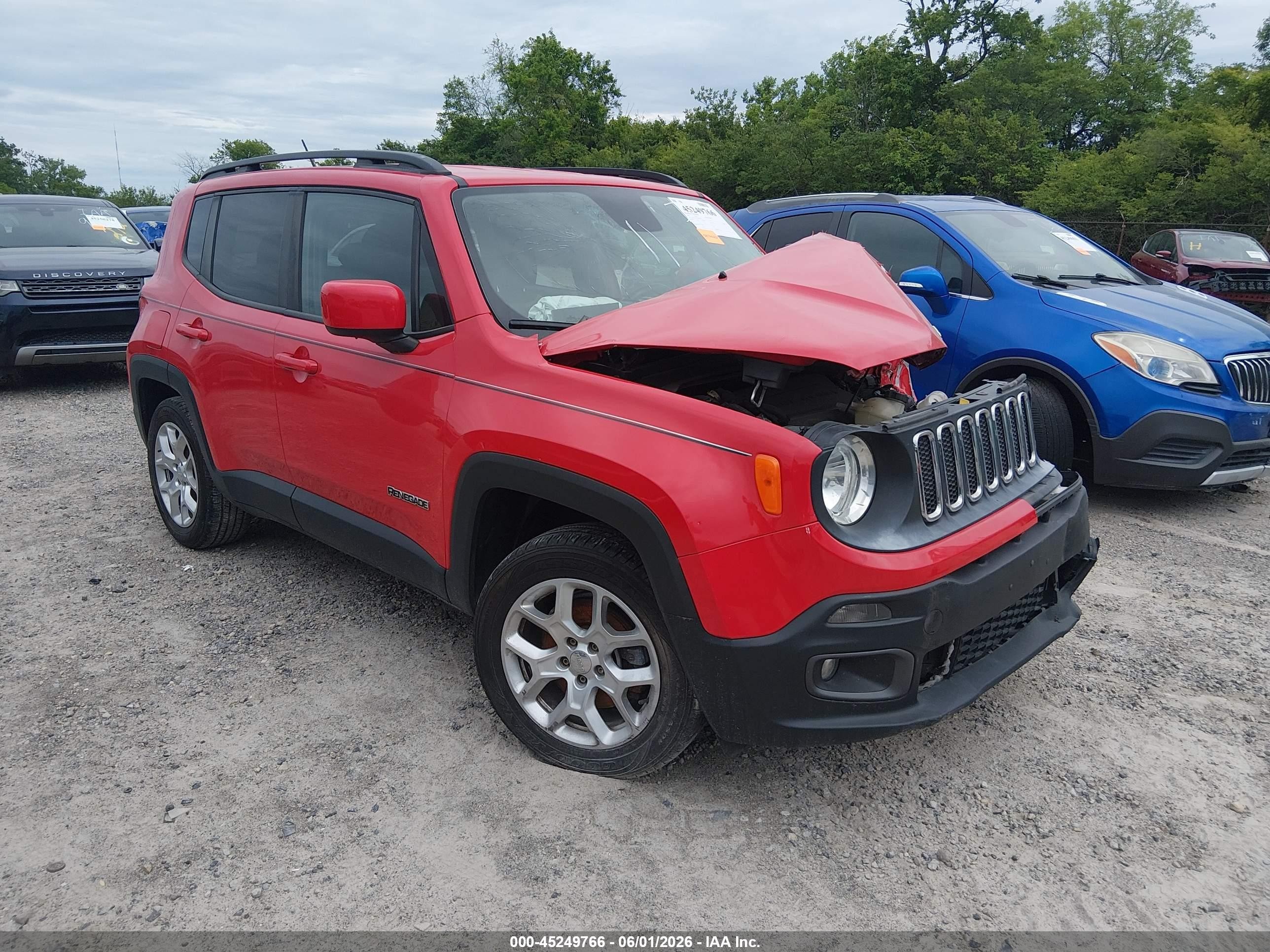 2015 Jeep Renegade Latitude, VIN ZACCJABT1FPB47096 — Перед
